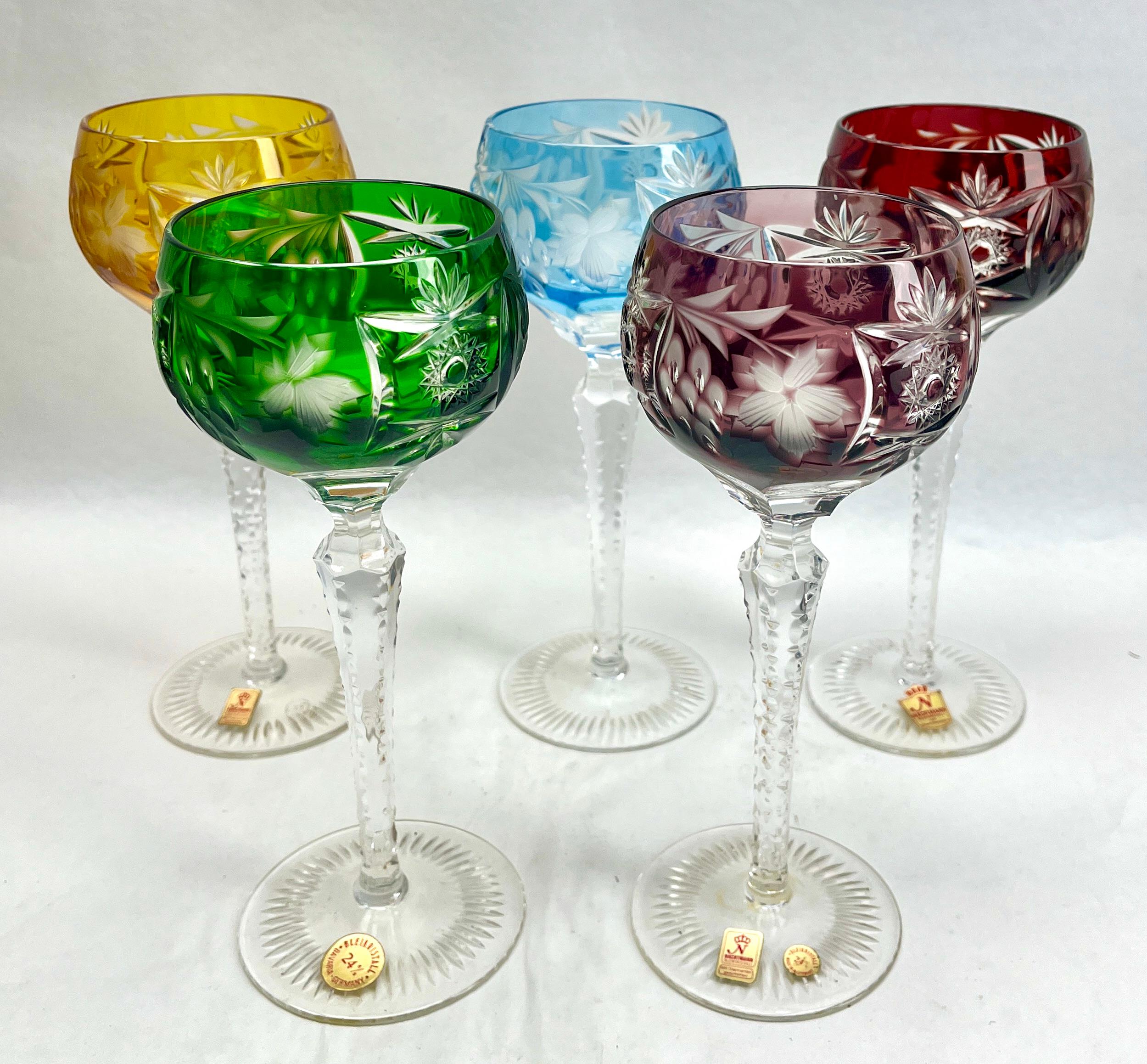 Vintage set of 5 cut to clear crystal stem glasses.
Mix crystal (Bleikristall 24% Mundgeblasen Handgeschliffen) glasses

Clear demi crystal glass. Side facetted and toothed stem. 
The bowl with a colored overlay cut to clear.
In best