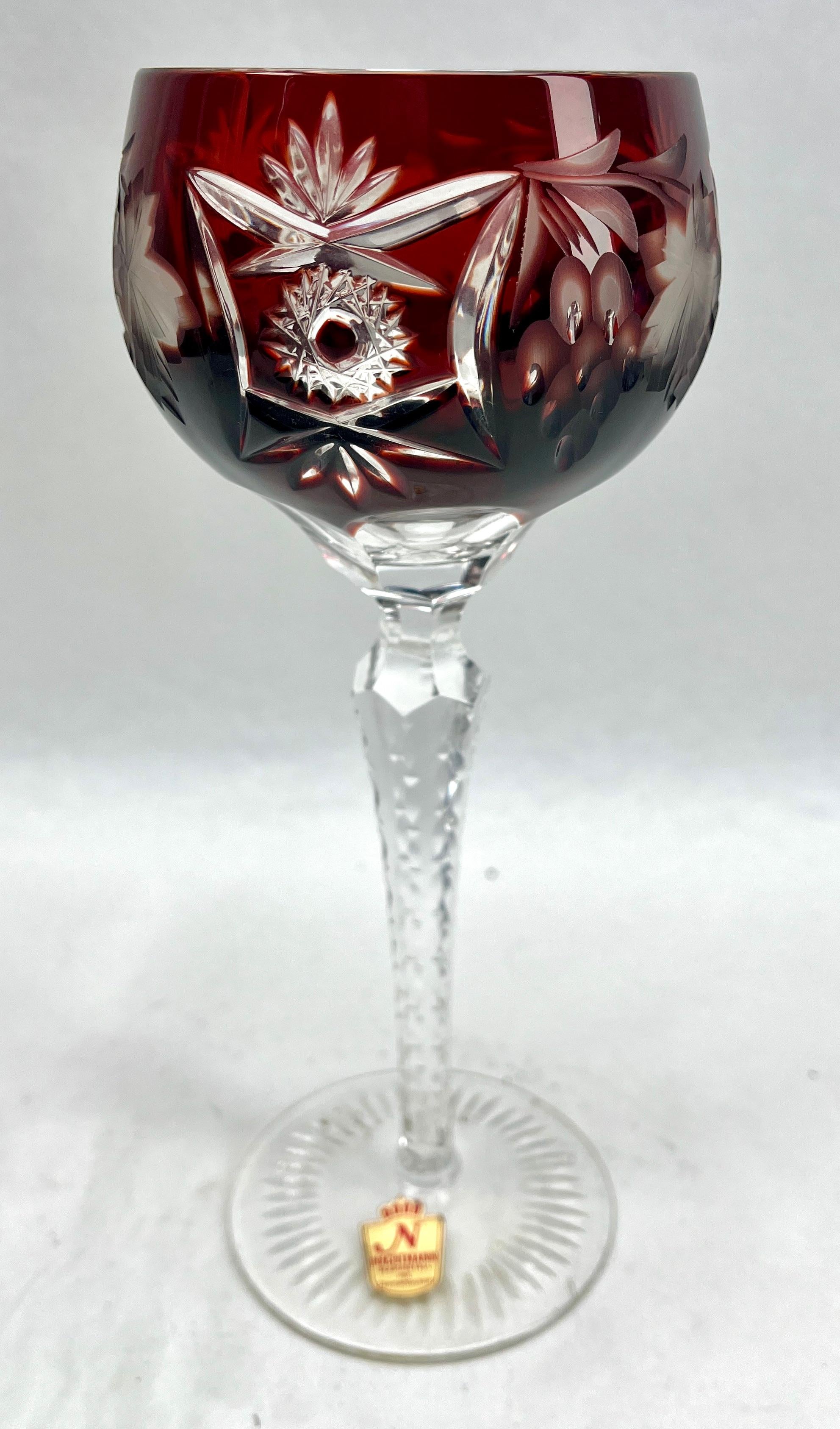 Milieu du XXe siècle Set de 5 verres à pied en cristal Nachtmann Label avec overlay taillé en clair en vente