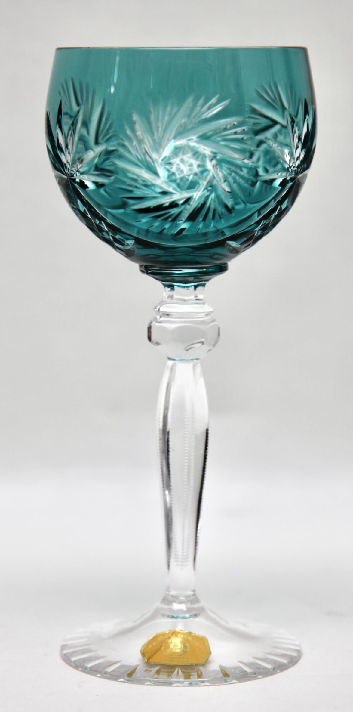 Mid-Century Modern Ensemble de 5 verres à pied en cristal avec superposition de couleurs, taillés en clair et plateau en fer forgé en vente