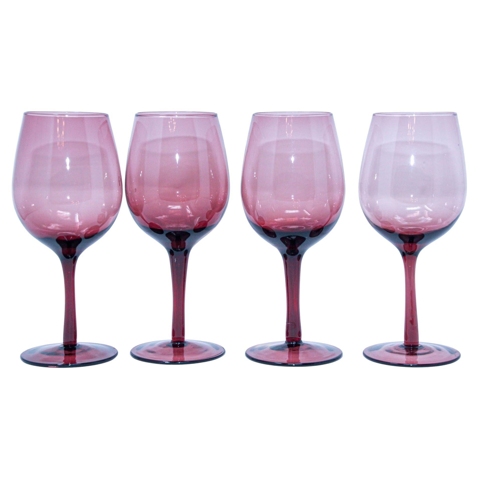 Verres à vin et verres à pied cristal couleur améthyste des années 1980