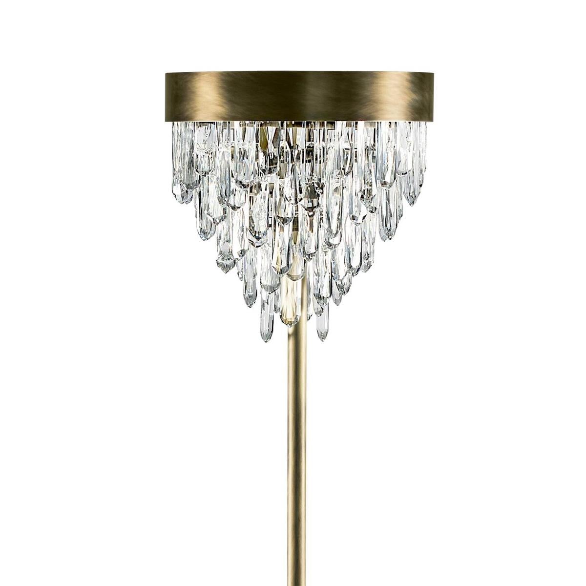 Floor lamp crystal sticks with carved quartz crystal
sticks. Structure in solid brass in antique brushed finish.
With led light included inside the ring structure.
 