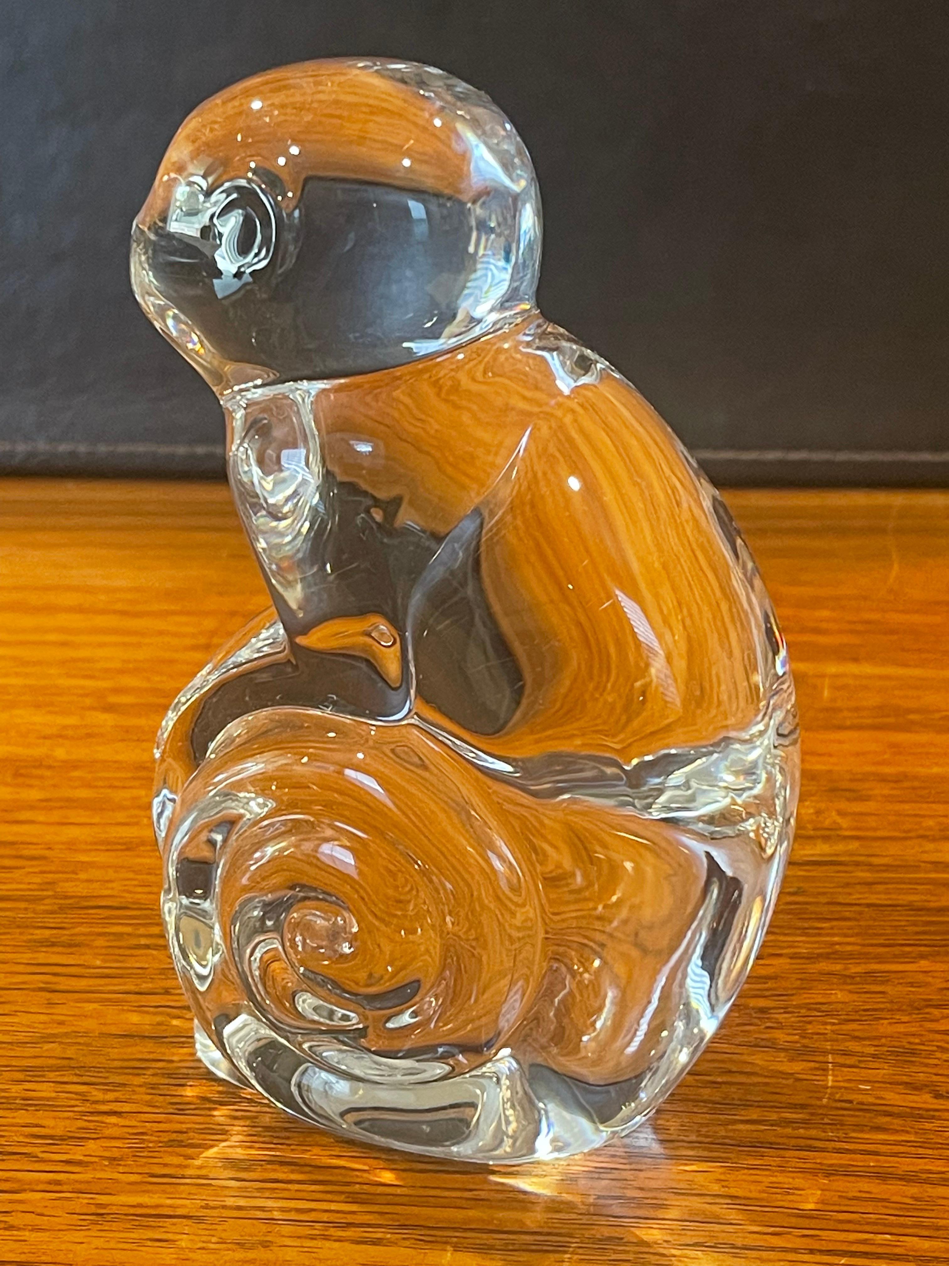Belge Sculpture de singe stylisé en cristal de Katherine De Sousa pour Val Saint Lambert en vente