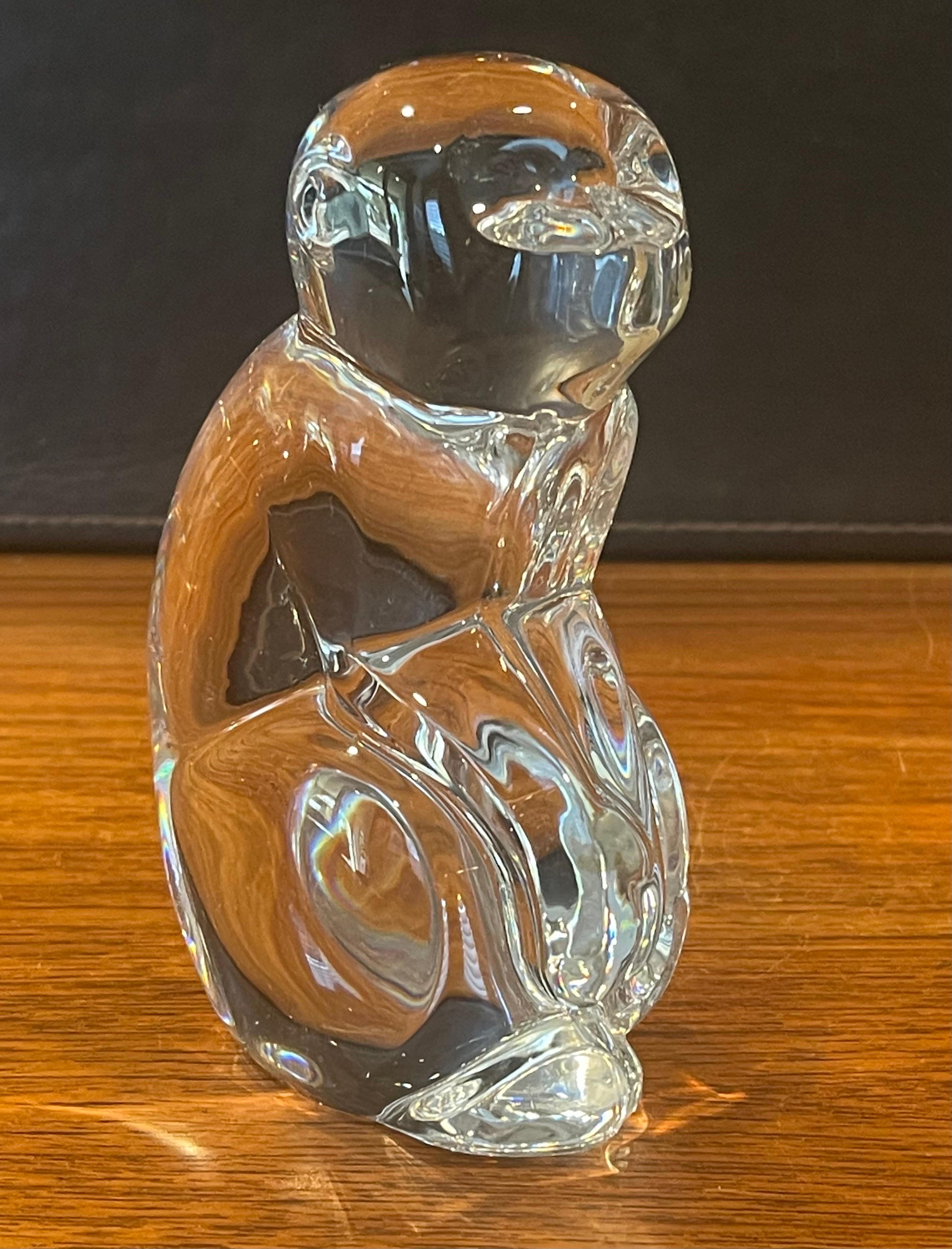 Sculpture de singe stylisé en cristal de Katherine De Sousa pour Val Saint Lambert Bon état - En vente à San Diego, CA