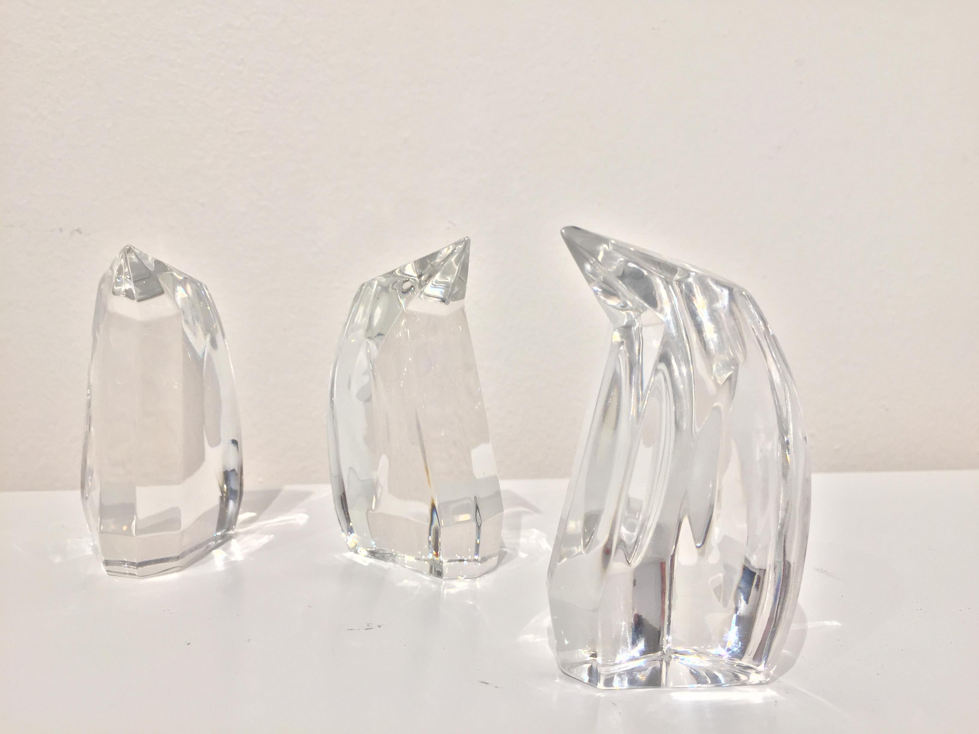 Verre taillé Sculpture de pingouin stylisée en cristal de l'usine de cristal Val St. Lambert en vente