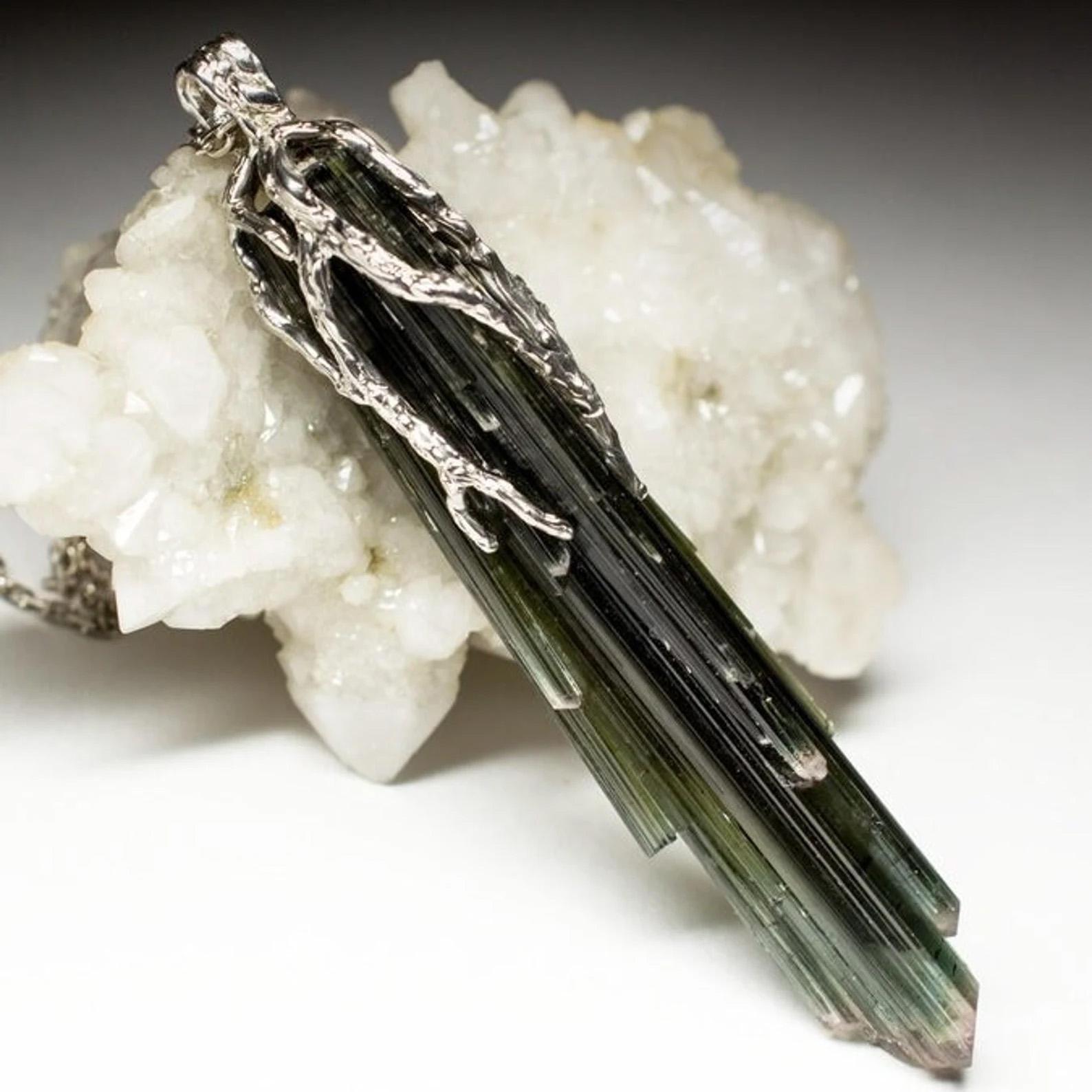 Crystal Tourmaline Silver Pendant Raw Crystal Dark Green Gemstone Vintage gift For Sale 2