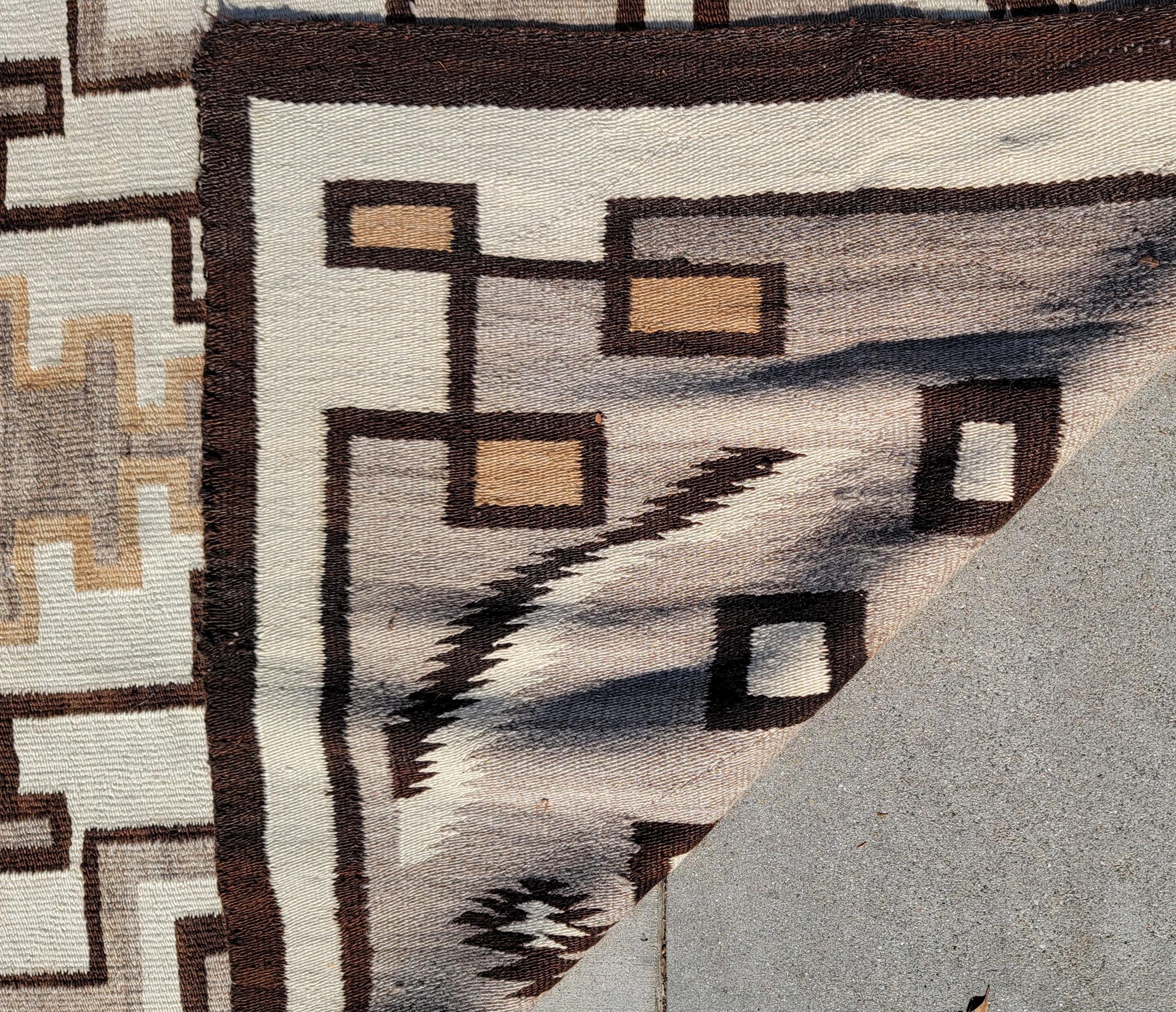 Trading Post / Navajo-Indianer-Web-Teppich aus Kristall (20. Jahrhundert) im Angebot