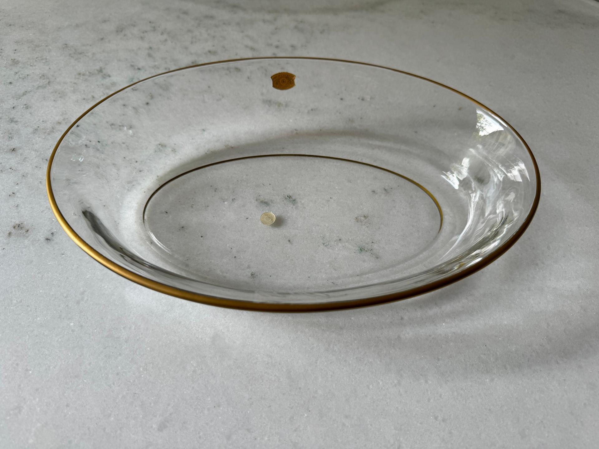 Vajilla de cristal de las siempre famosas Cristalerías Val Saint Lambert (desde 1826) que combina un juego de dos fuentes oblongas, una honda y otra plana.
Platos transparentes muy elegantes para servir verduras y carne o pescado, por ejemplo, y