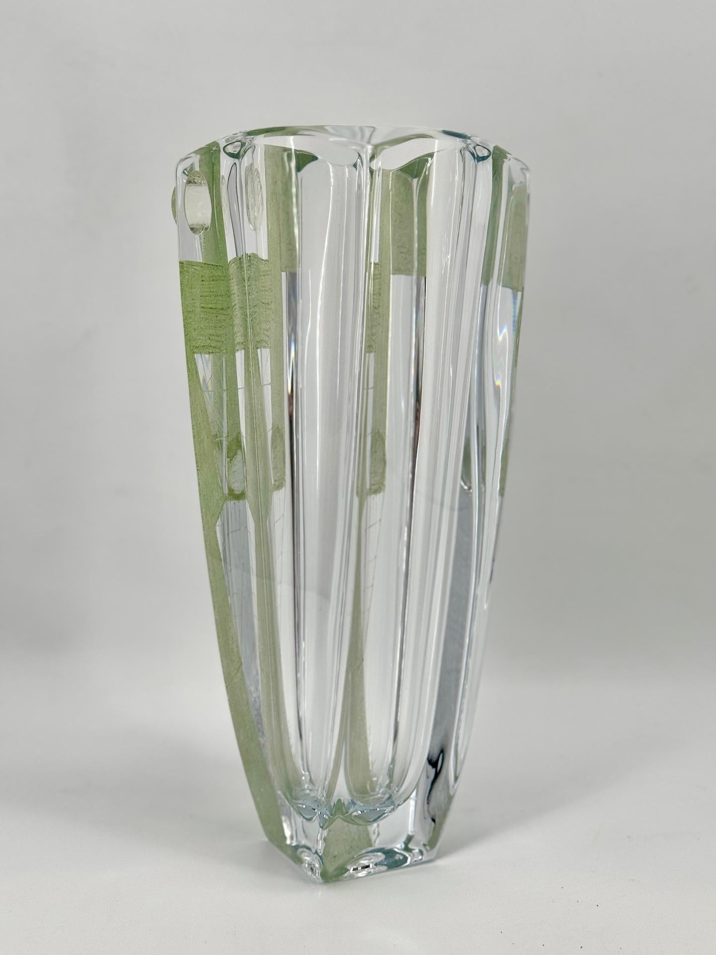 Jarrón de cristal de Anatole Riecke Decoración abstracta y cubista Pigmentos naturales verdes en venta 3