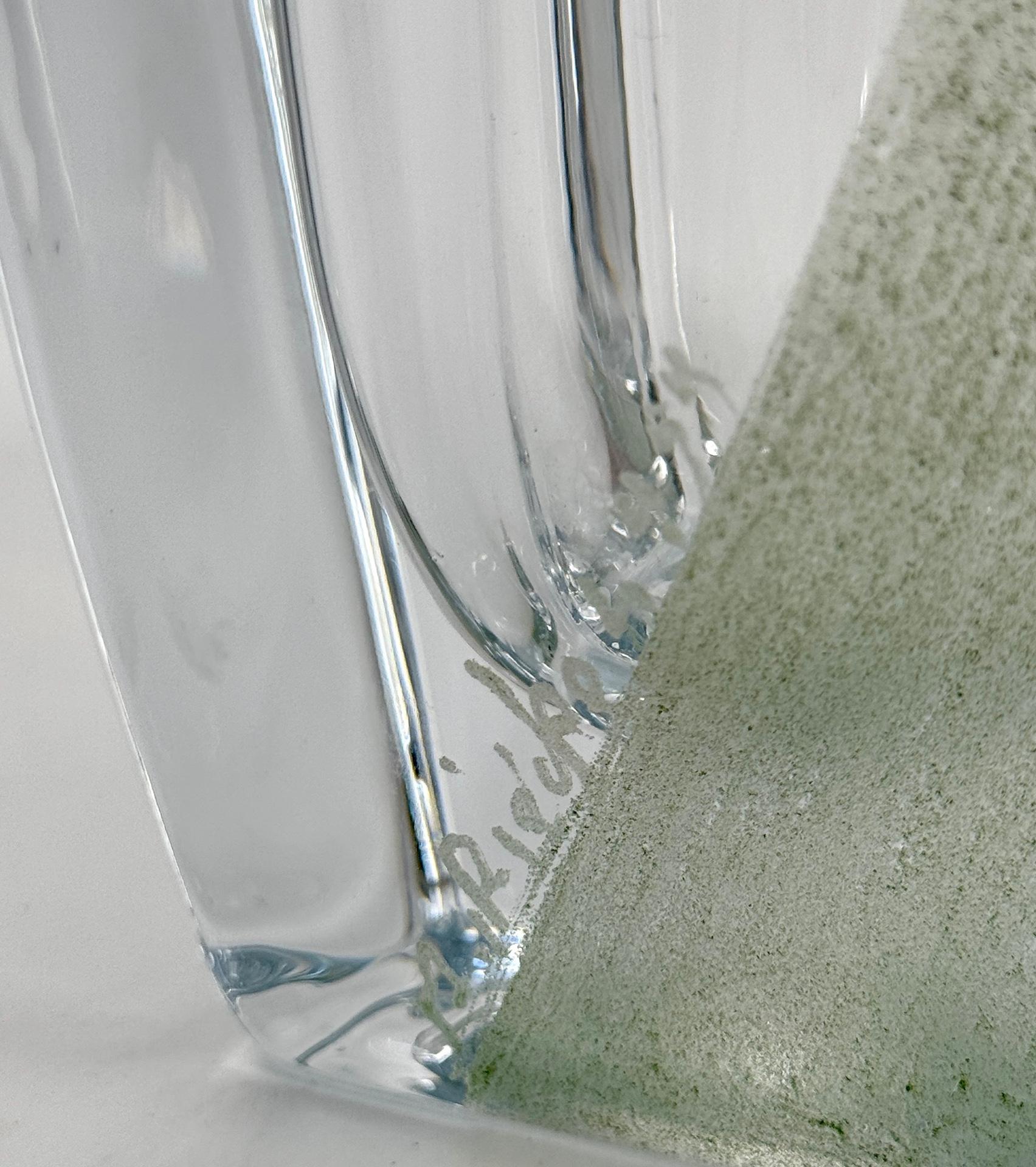 Jarrón de cristal de Anatole Riecke Decoración abstracta y cubista Pigmentos naturales verdes en venta 4