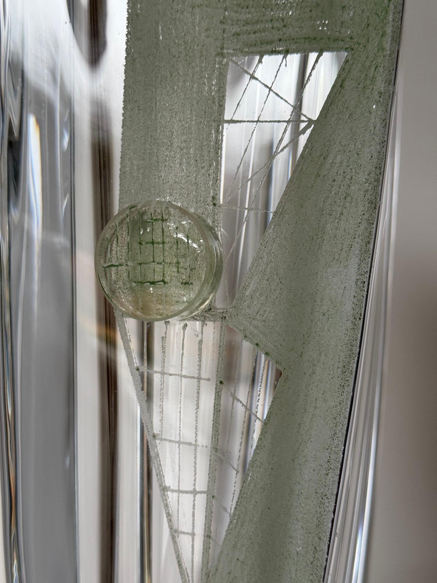 Jarrón de cristal de Anatole Riecke Decoración abstracta y cubista Pigmentos naturales verdes en venta 7