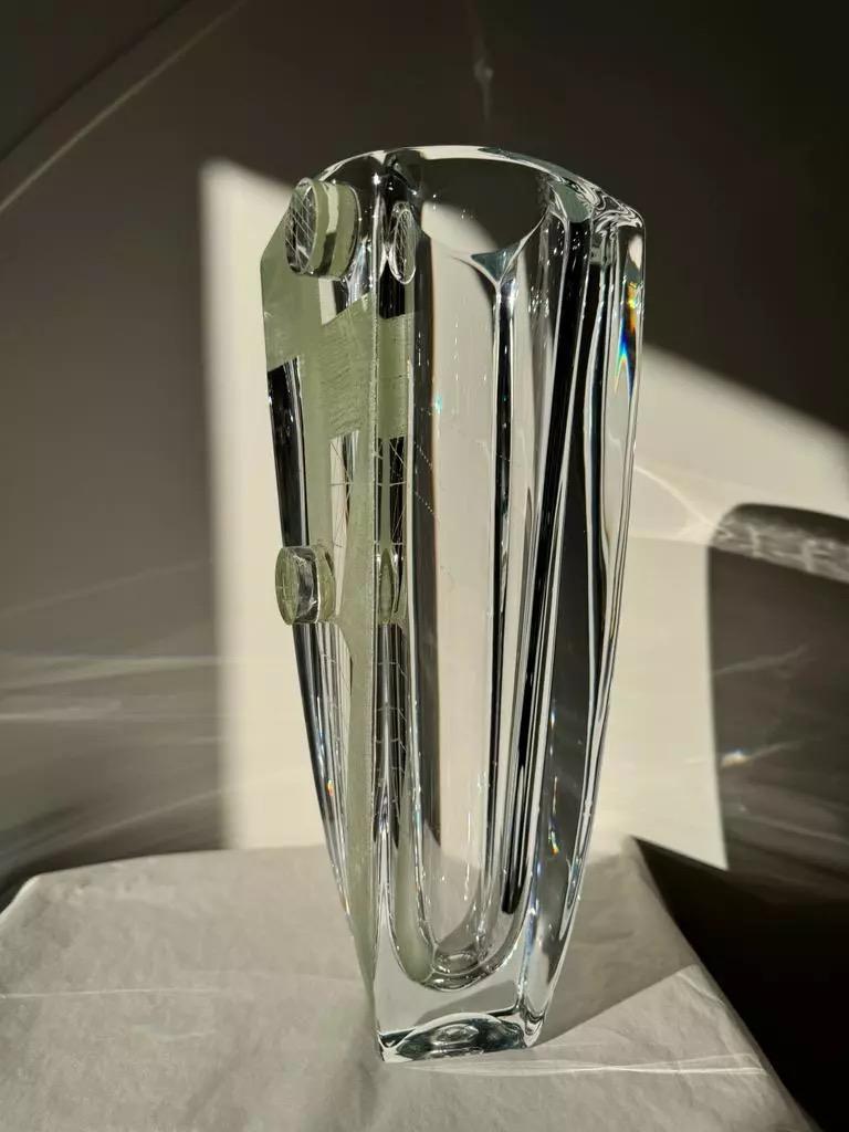 Jarrón de cristal de Anatole Riecke Decoración abstracta y cubista Pigmentos naturales verdes Cristal en venta