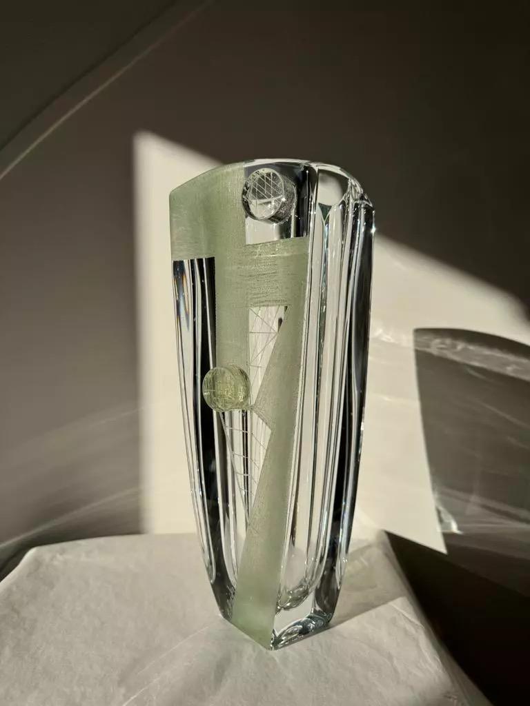 Jarrón de cristal de Anatole Riecke Decoración abstracta y cubista Pigmentos naturales verdes en venta 1