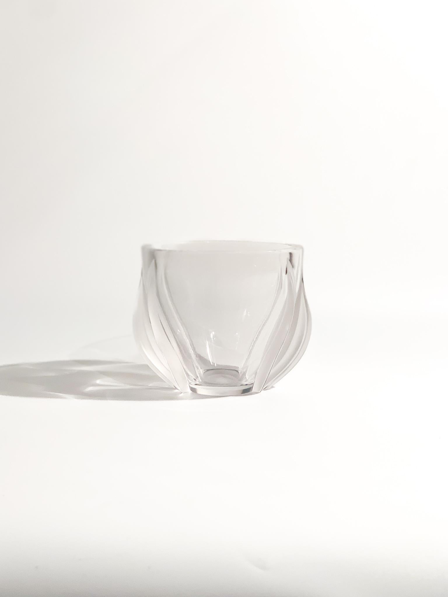 Vase en cristal de Lalique, modèle Deux Tulipes, fabriqué dans les années 1980

Ø cm 13 h cm 10

I Cristaux de Lalique  est née de l'idée de René Lalique, bijoutier et verrier français. 

Au cours de sa carrière, il a collaboré avec diverses marques