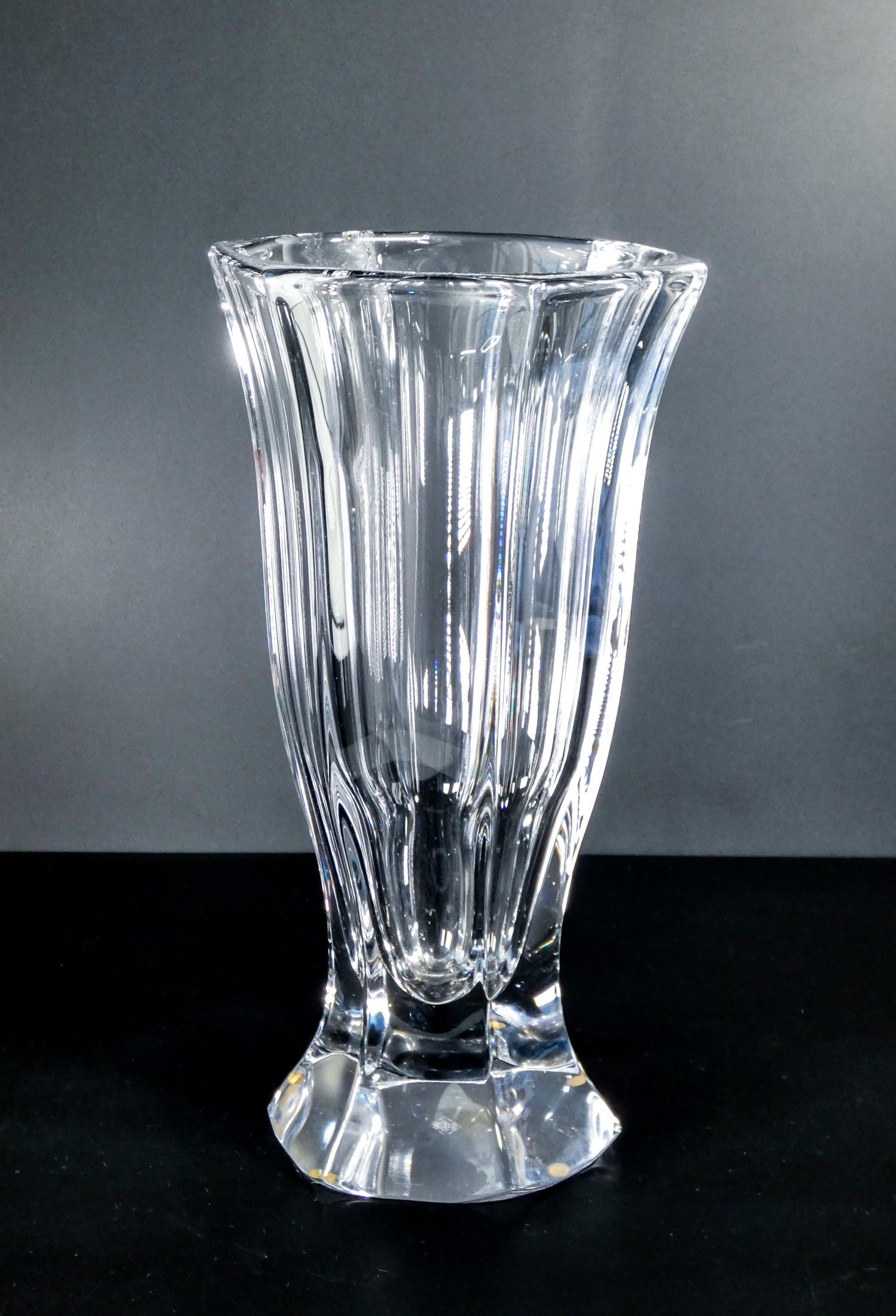 French Crystal Vase, Design by Vannes Art, France, 20th C For Sale