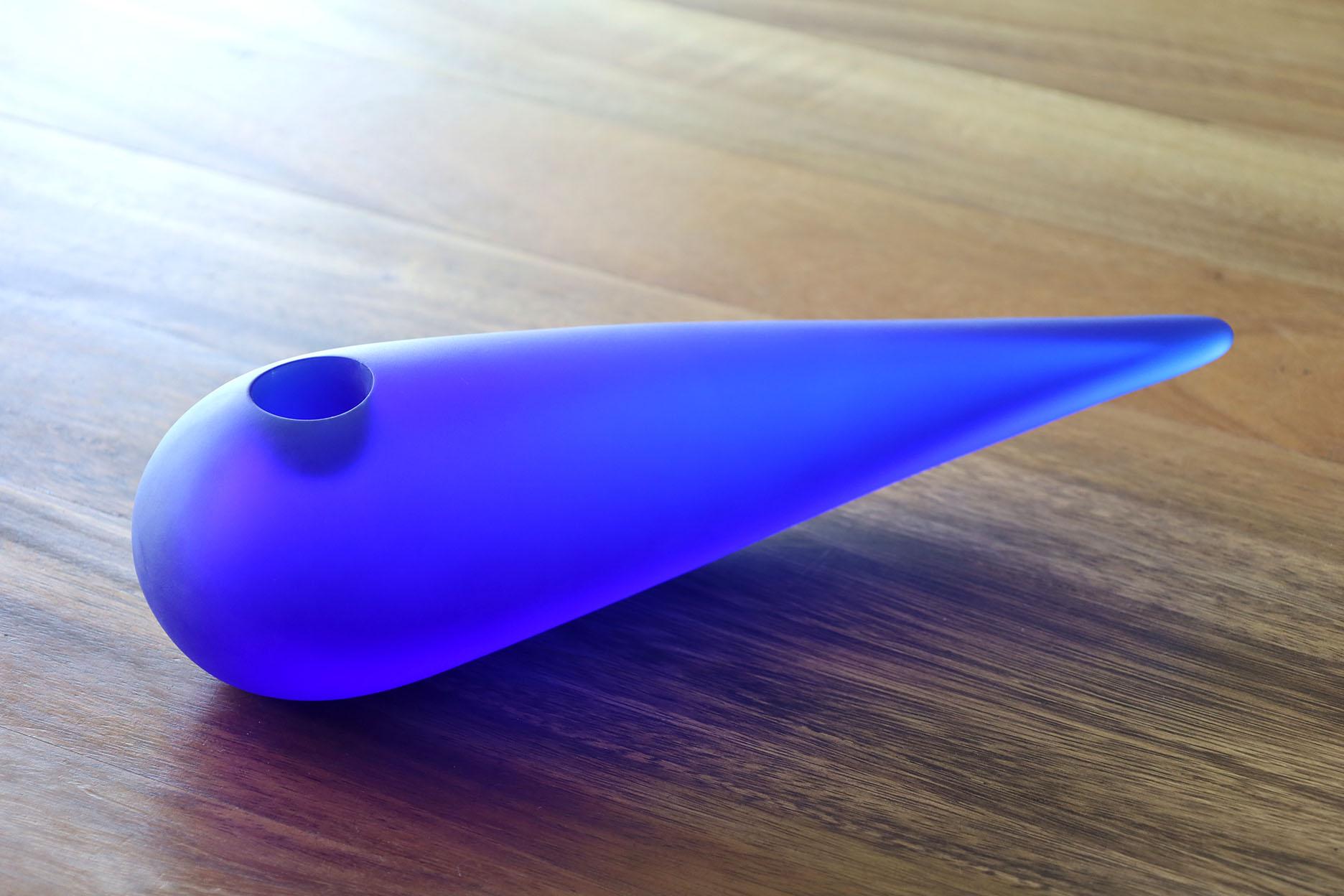 Vaso in cristallo 'Etrangeté n°3' di Philippe Starck per Daum, Francia 1988.
 In ottime condizioni.
Una scultura da collezione molto rara.
Firmato.