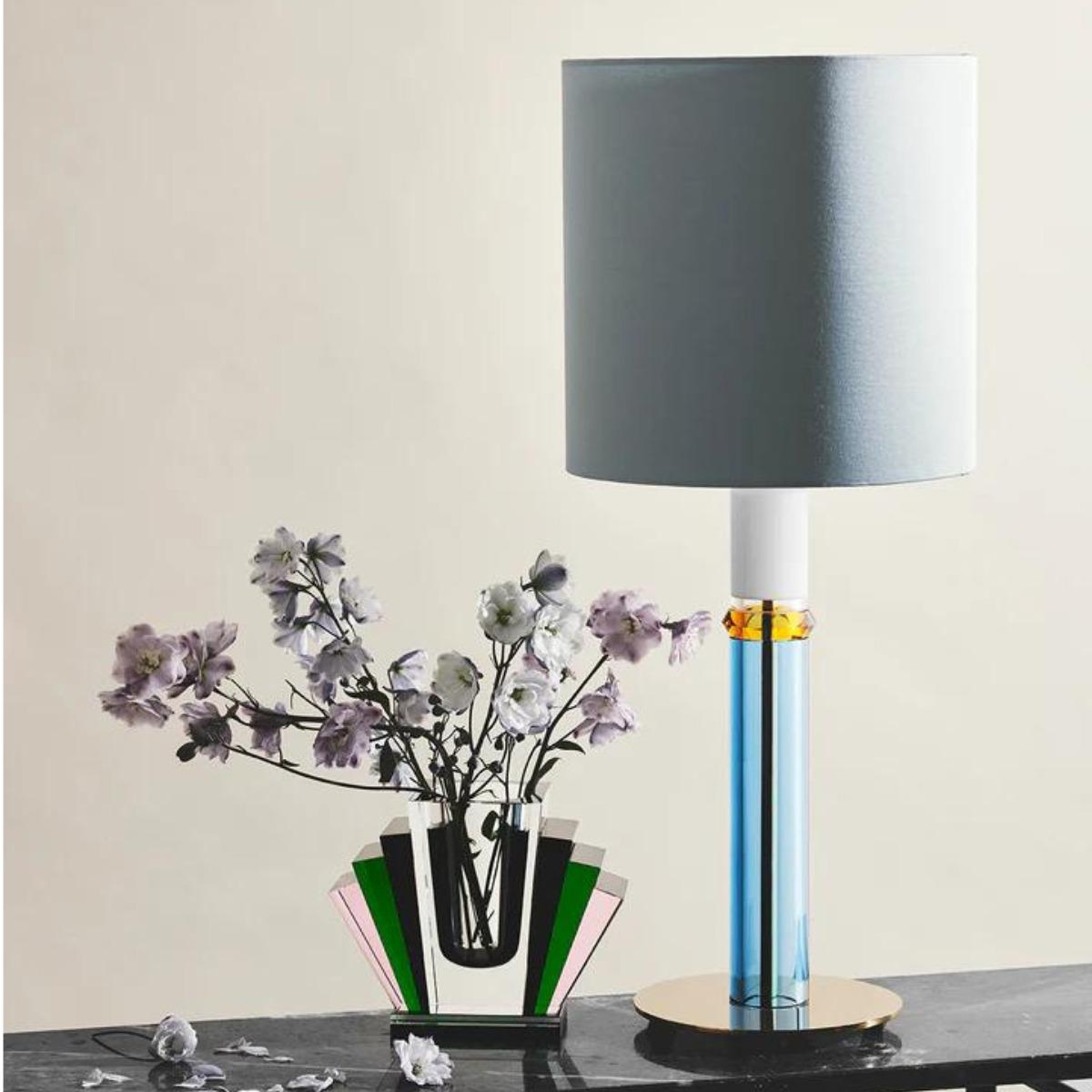 Vaso di cristallo, modello HAR, 21° secolo.

La sua eleganza trasparente le permette di integrarsi con diversi stili decorativi e di diventare un accessorio versatile e raffinato.
Tempo di produzione stimato: da 2 a 6 settimane

h: 18 cm; L: 21,5