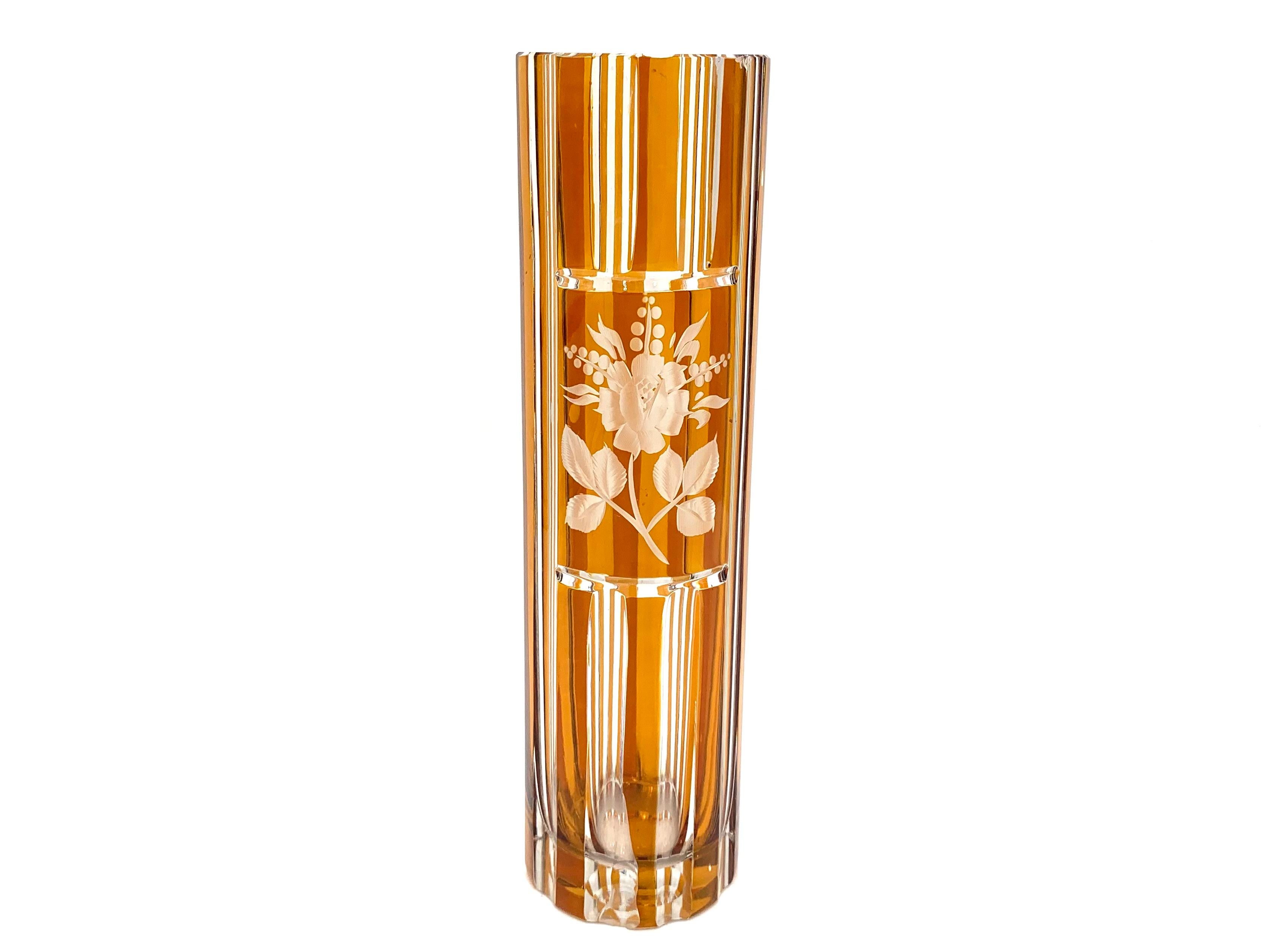 Crystal vase with honey glass and pattern. Produced in Poland by the Julia Glassworks in the 1960s.

Very good condition

Measures: height 33cm, diameter 9cm.