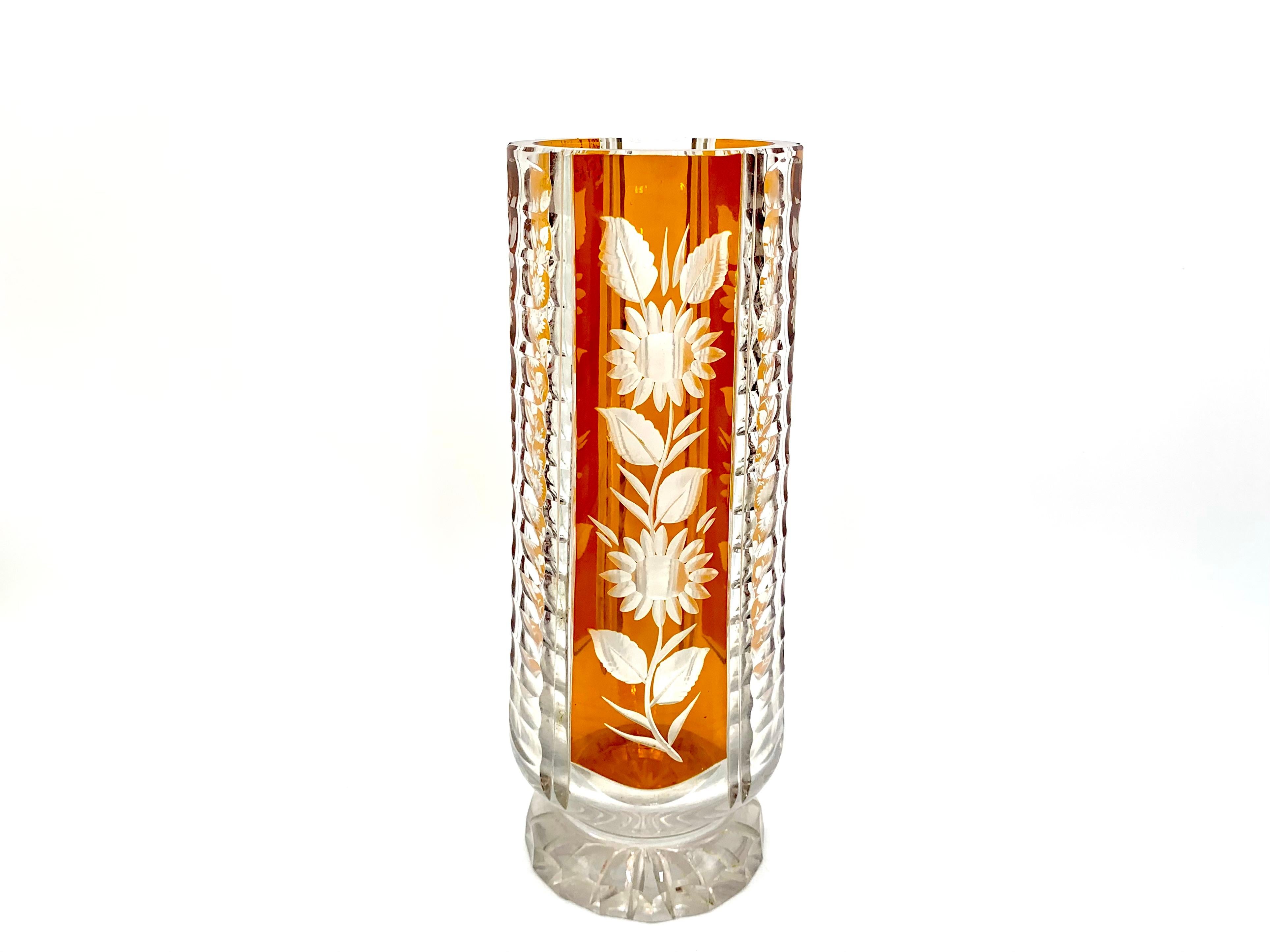 Crystal vase with honey glass and pattern. Produced in Poland by the Julia Glassworks in the 1960s.

Very good condition.

Measures: height 31cm, diameter 11cm.