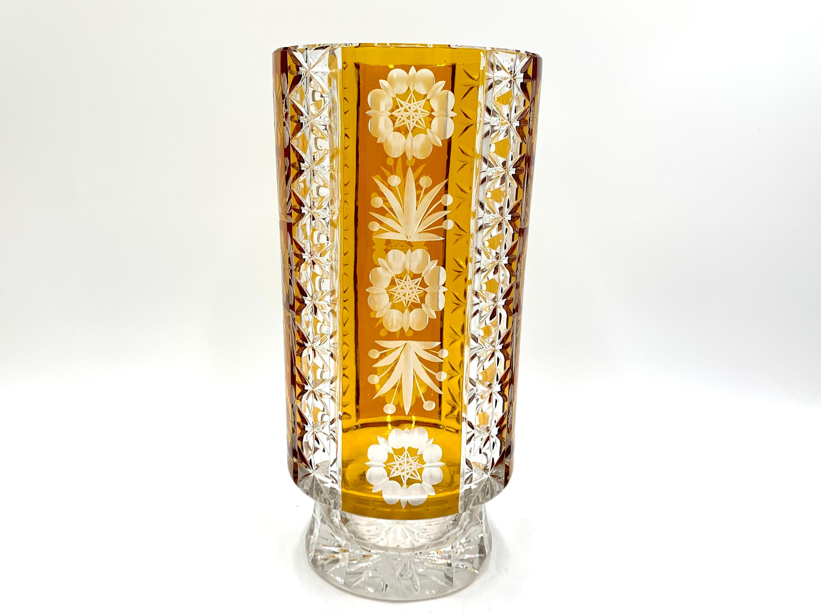 Crystal vase with honey glass and pattern. Produced in Poland by the Julia Glassworks in the 1960s.

Very good condition.

Measures: height 29cm, diameter 14cm.