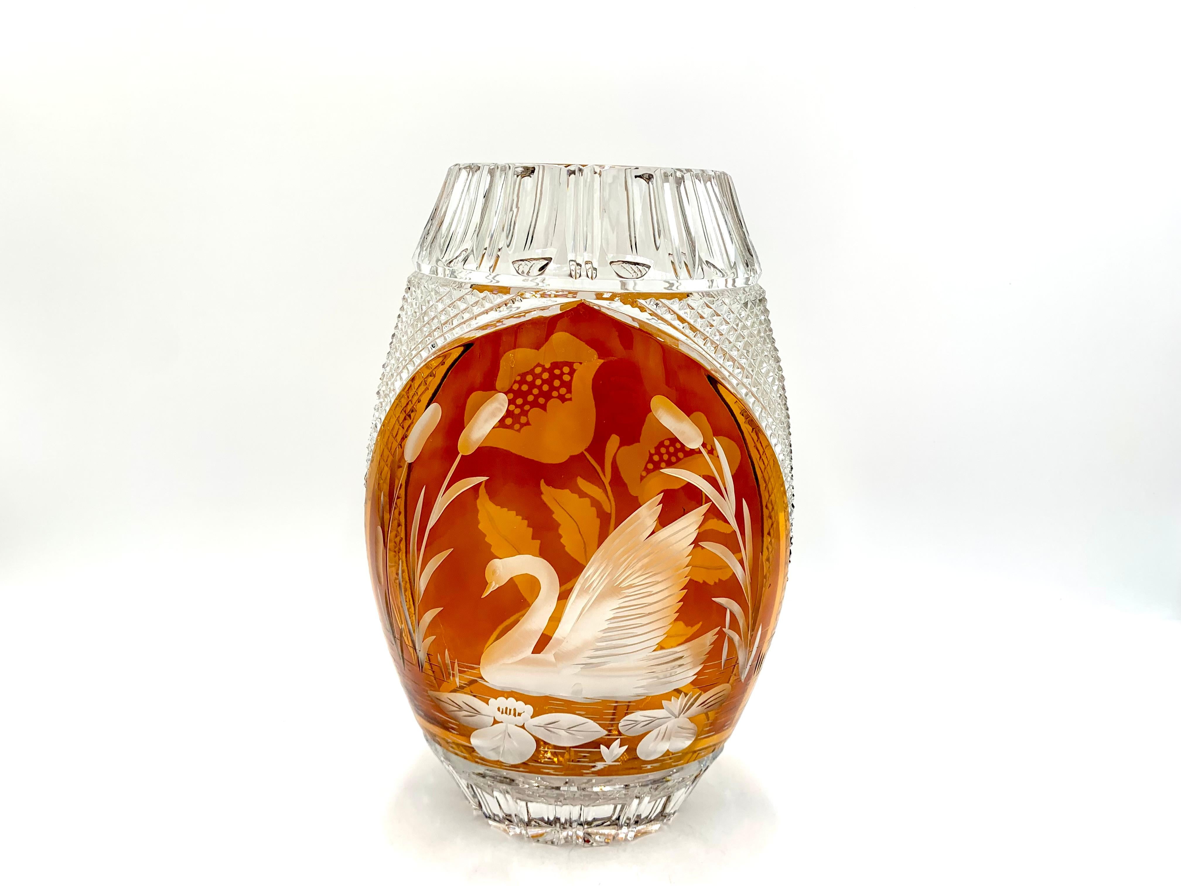 Crystal vase with honey glass and pattern. Produced in Poland by the Julia Glassworks in the 1960s.

Very good condition

Measures: height 30cm, width 12cm, depth 9cm.