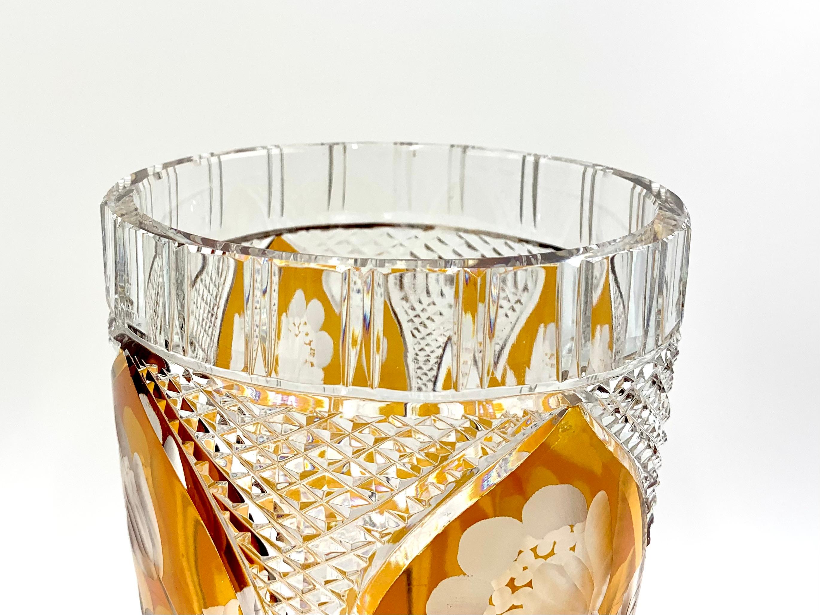 Milieu du XXe siècle Vase en cristal, Julia Glassworks, années 1960 en vente