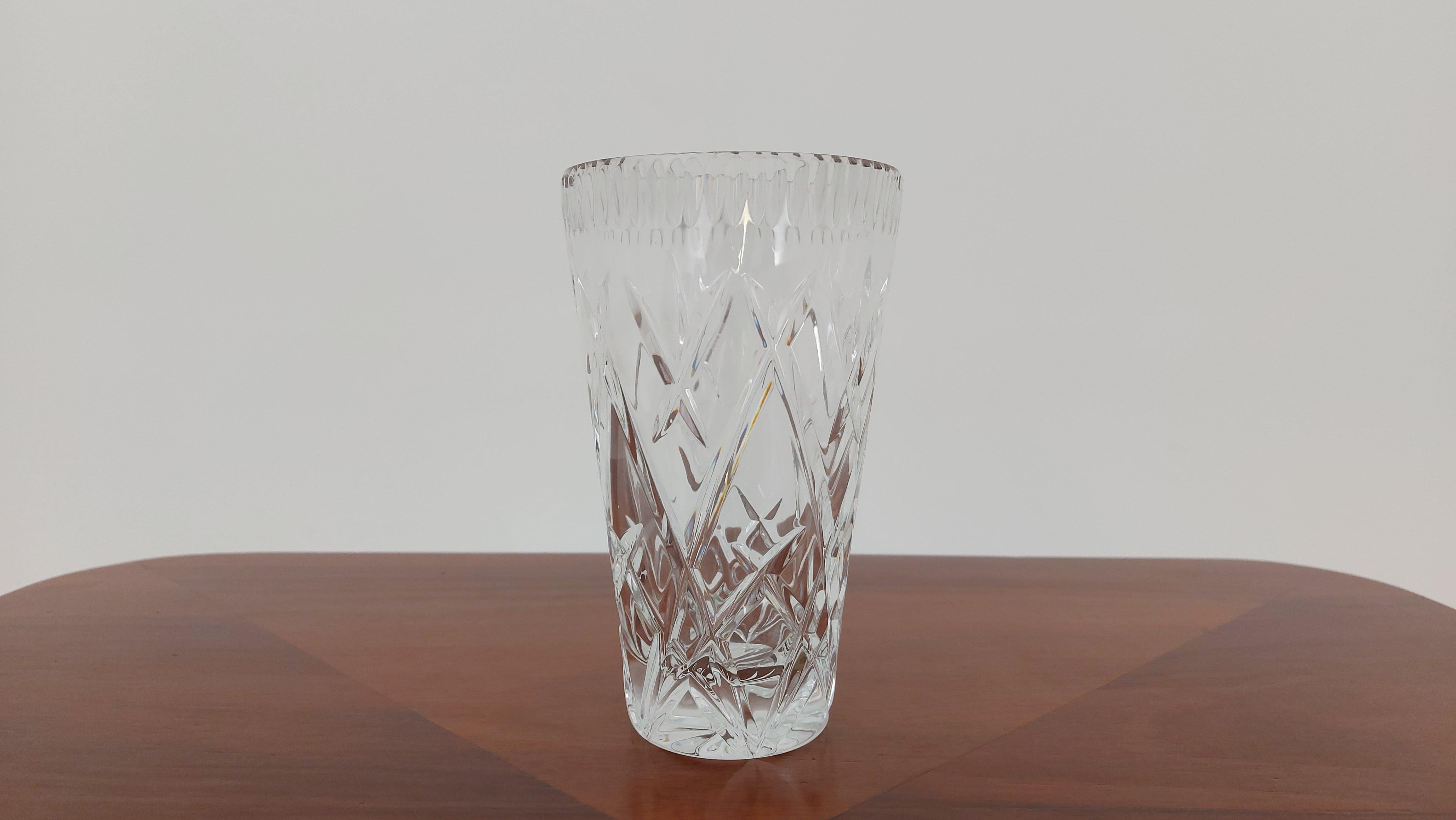 A small vase made of crystal. The vase was produced in Poland in the 1960s and 1970s.

Vase in very good condition

Height 15 cm / diameter 9 cm.