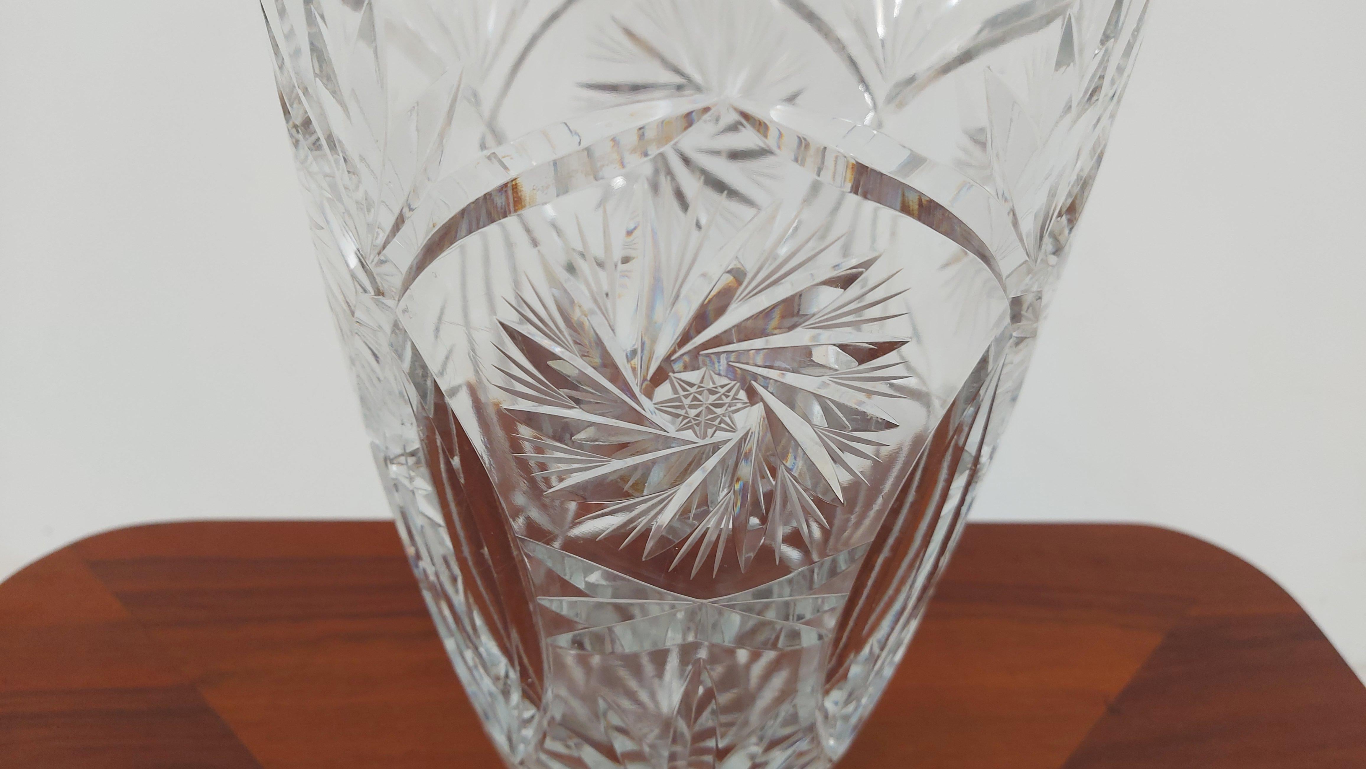 A large vase made of crystal. The vase was produced in Poland in the 1960s and 1970s.

Very good condition of the vase, no damage.

Measures: Height 29.5 cm / diameter 18.5 cm.