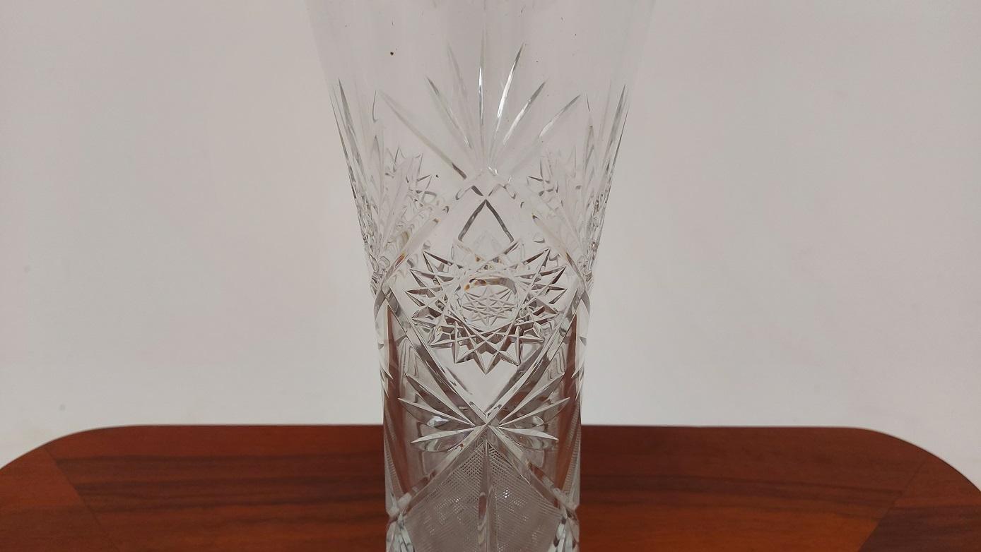 A large vase made of crystal. The vase was produced in Poland in the 1960s and 1970s.

Very good condition of the vase, no damage.

Measures: Height 28 cm / diameter 10.5 cm.