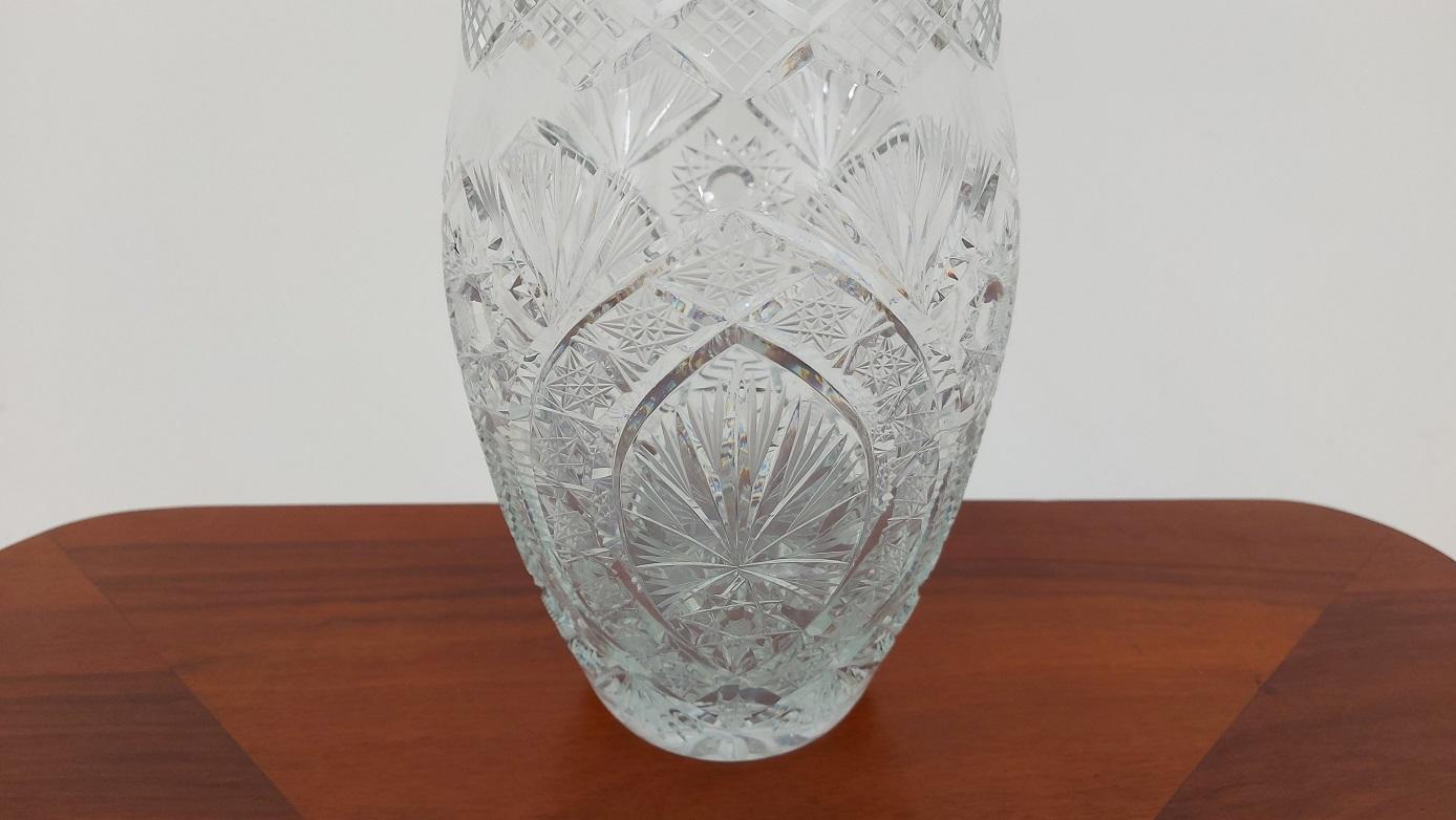 A large vase made of crystal. The vase was produced in Poland in the 1960s and 1970s.

Very good condition of the vase, no damage.

Measures: Height 23 cm / diameter 14 cm.