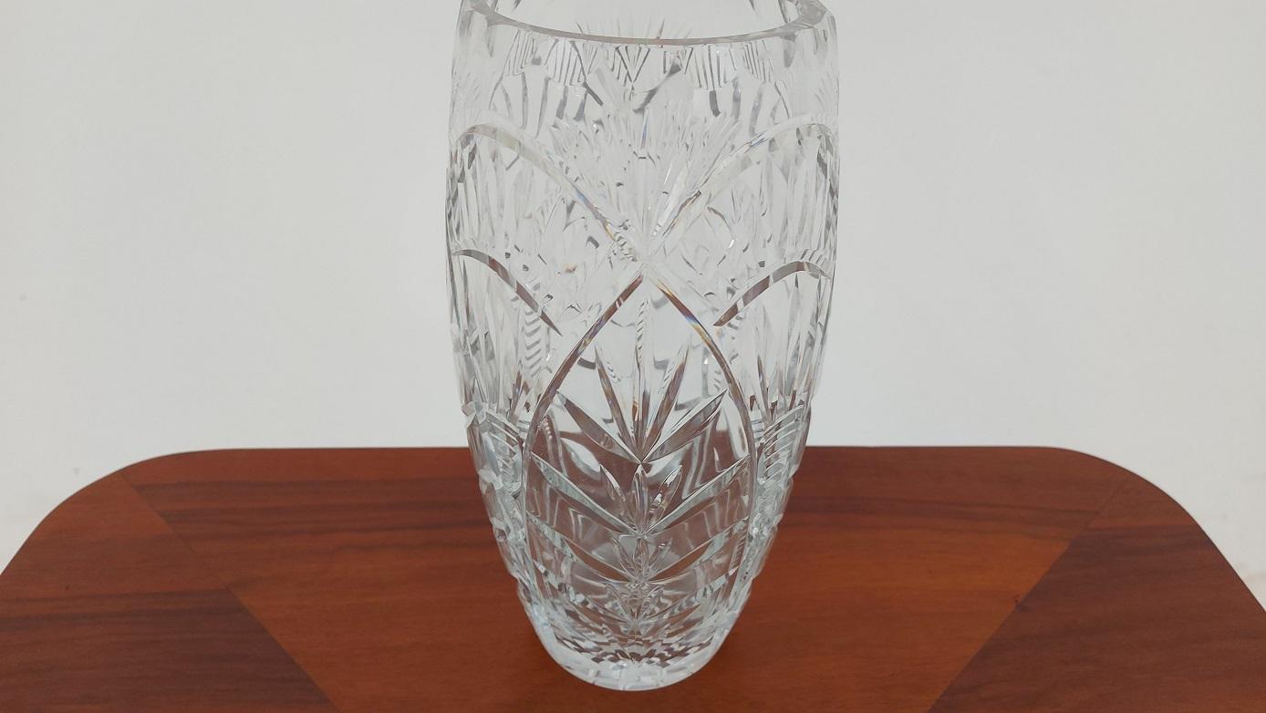 A large vase made of crystal. The vase was produced in Poland in the 1960s and 1970s.

Very good condition of the vase, no damage.

Measures: Height 25cm / diameter 13 cm.