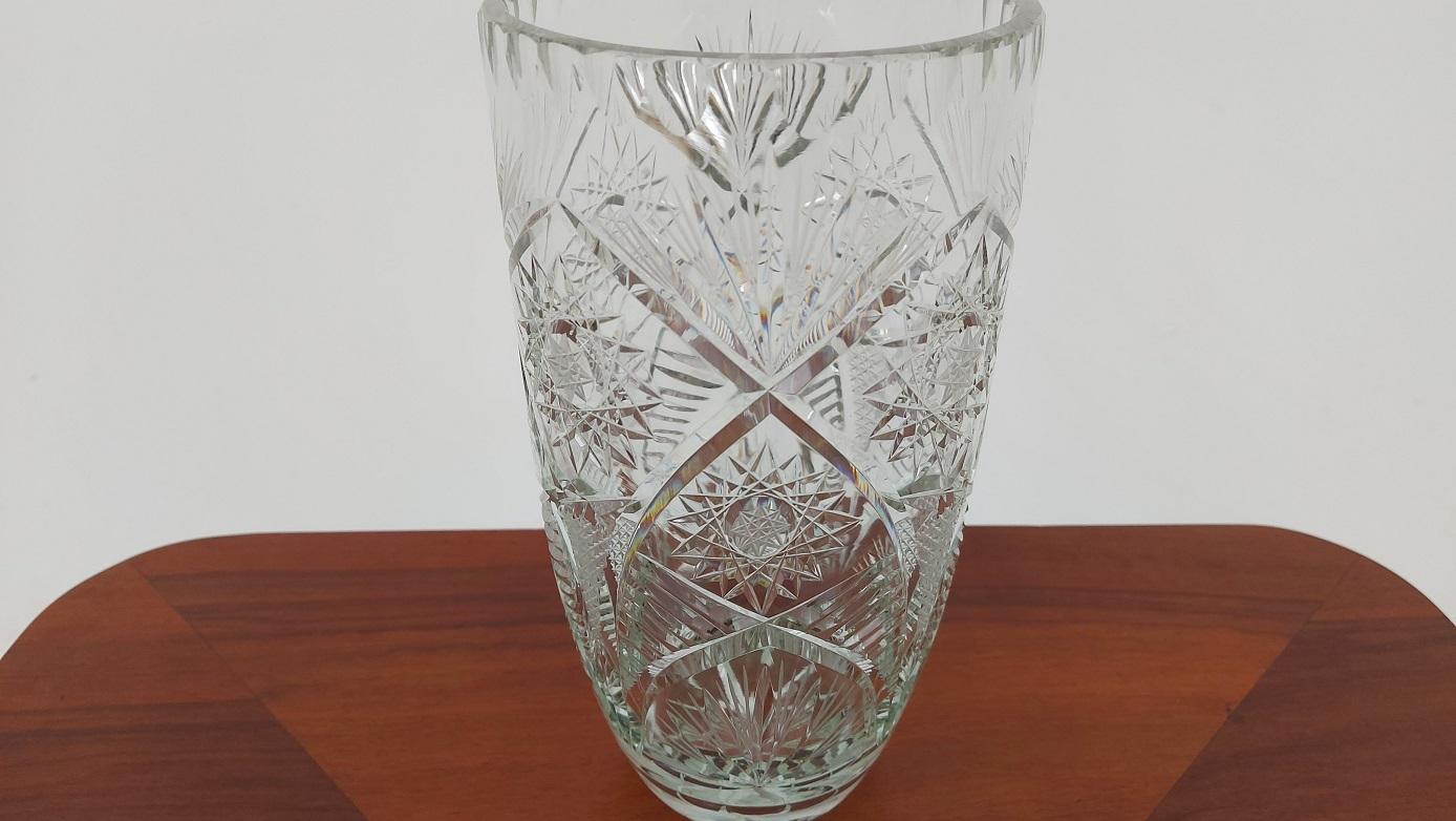 A large vase made of crystal. The vase was produced in Poland in the 1960s and 1970s.

Very good condition of the vase, no damage.

Measures: Height 24cm / diameter 13 cm.