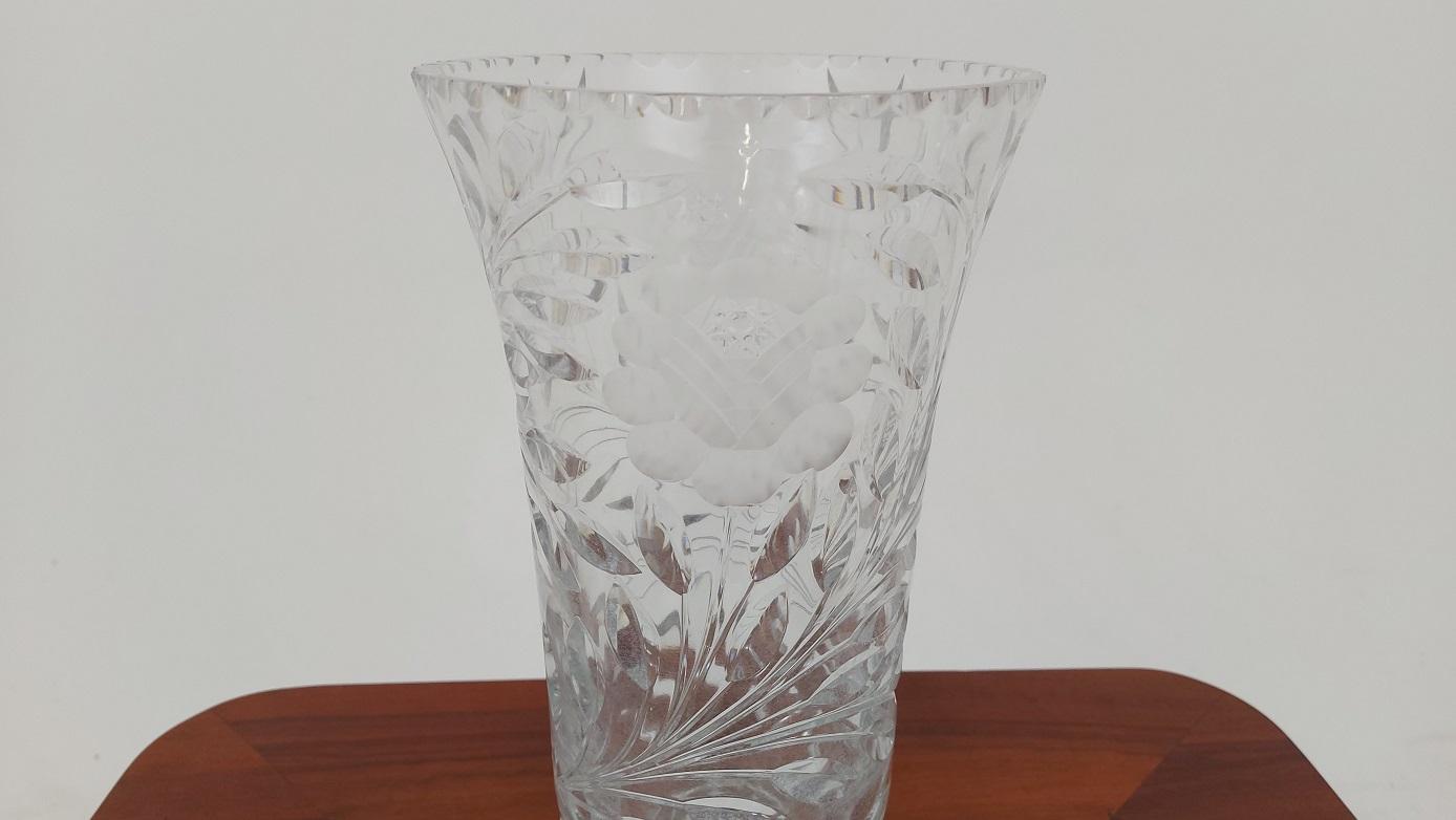 A large vase made of crystal. The vase was produced in Poland in the 1960s and 1970s.

Very good condition of the vase, no damage.

Measures: Height 32cm / diameter 16,5 cm.

  