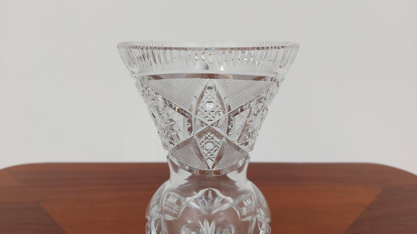 Vase made of crystal. The vase was produced in Poland in the 1960s and 1970s.

Very good condition of the vase, no damage.

Measures: Height 17.5 cm, diameter 10.5 cm.