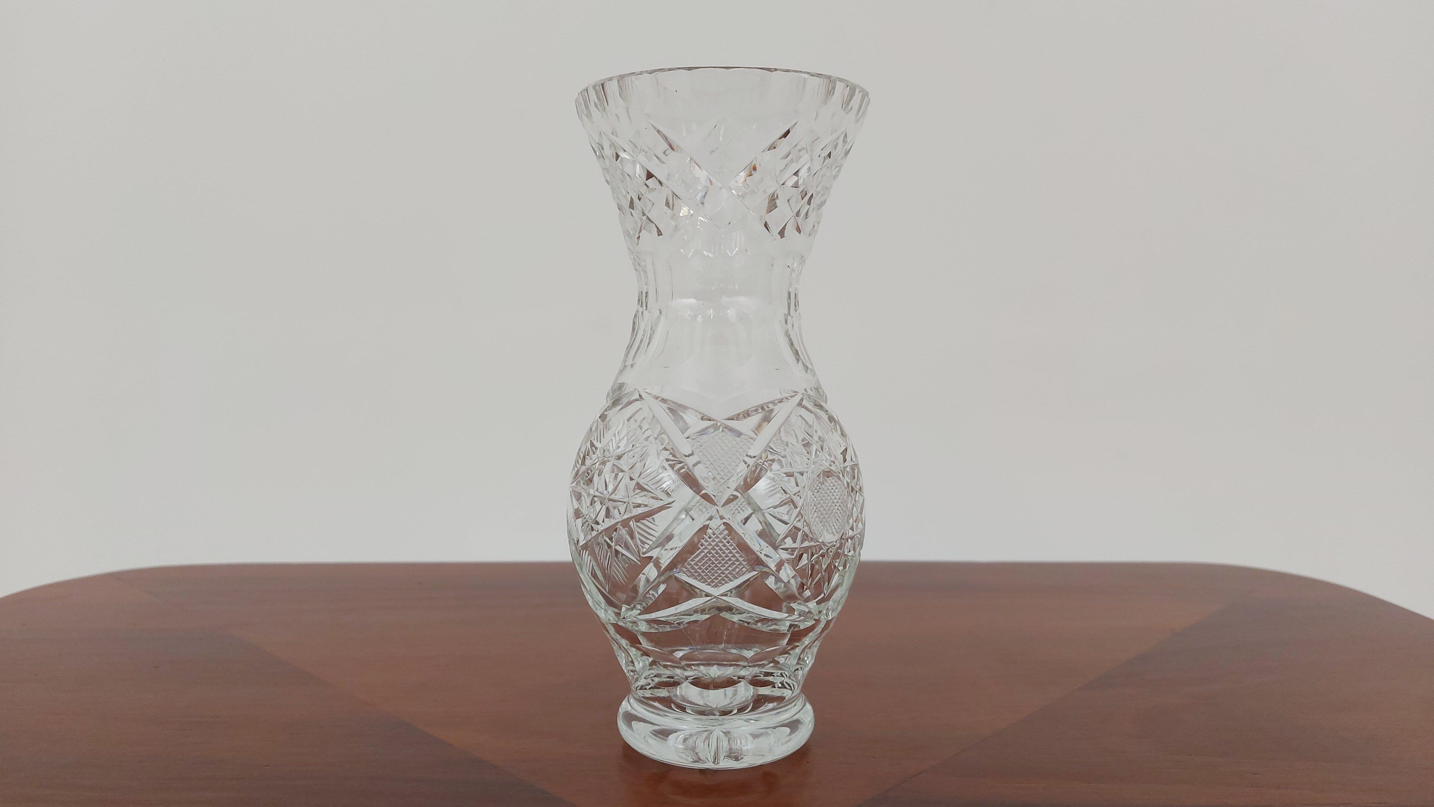 A small vase made of crystal. The vase was produced in Poland in the 1960s and 1970s.

Vase in very good condition

Height 17cm / diameter 8cm.