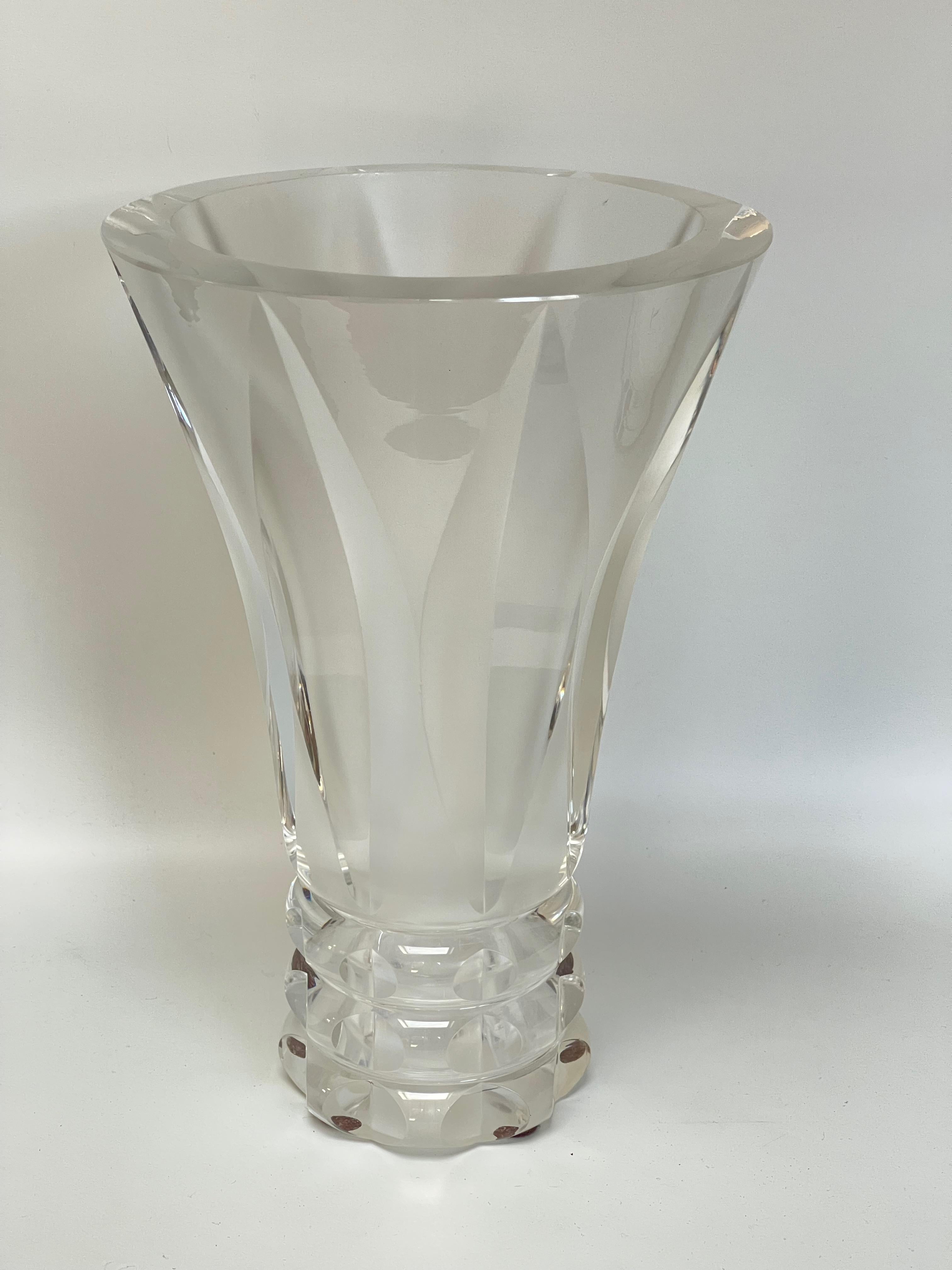 Large cut crystal vase with cut sides circa 1940.
Stamped under the St Louis base.
Small chip under the vase, a scratch at the top of the vase and a small scratch in the middle of the vase (see photos).
Vase mate inside to give it more relief.
