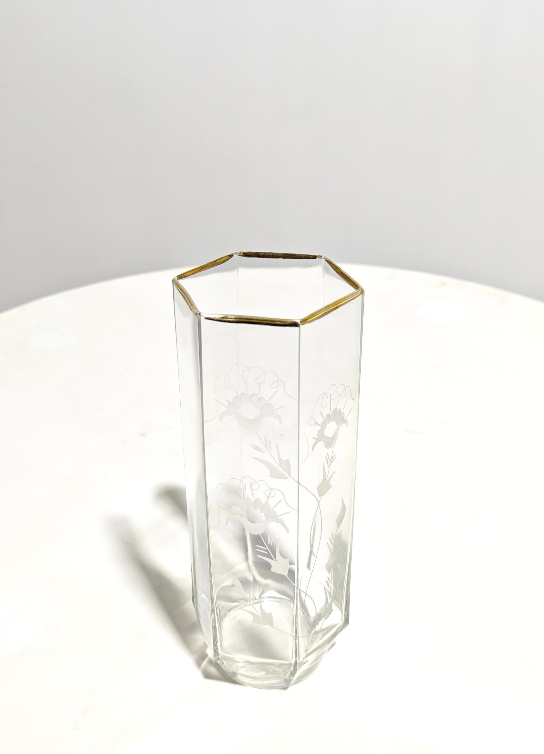 Kristallvase mit Reliefdekoration sechseckig Mid-Century Modern Italien 1950/60er Jahre im Angebot 4