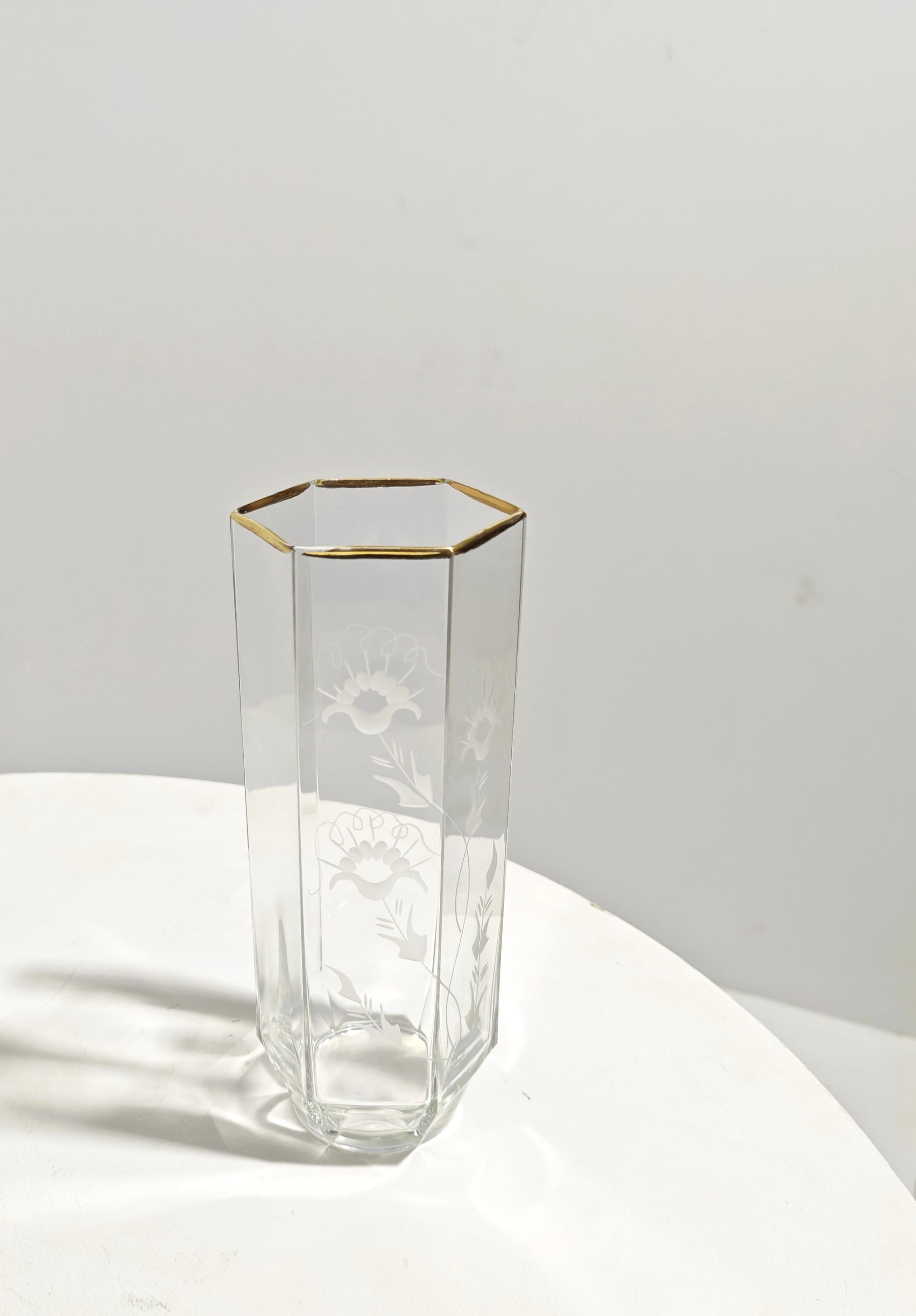 Kristallvase mit Reliefdekoration sechseckig Mid-Century Modern Italien 1950/60er Jahre (Italienisch) im Angebot