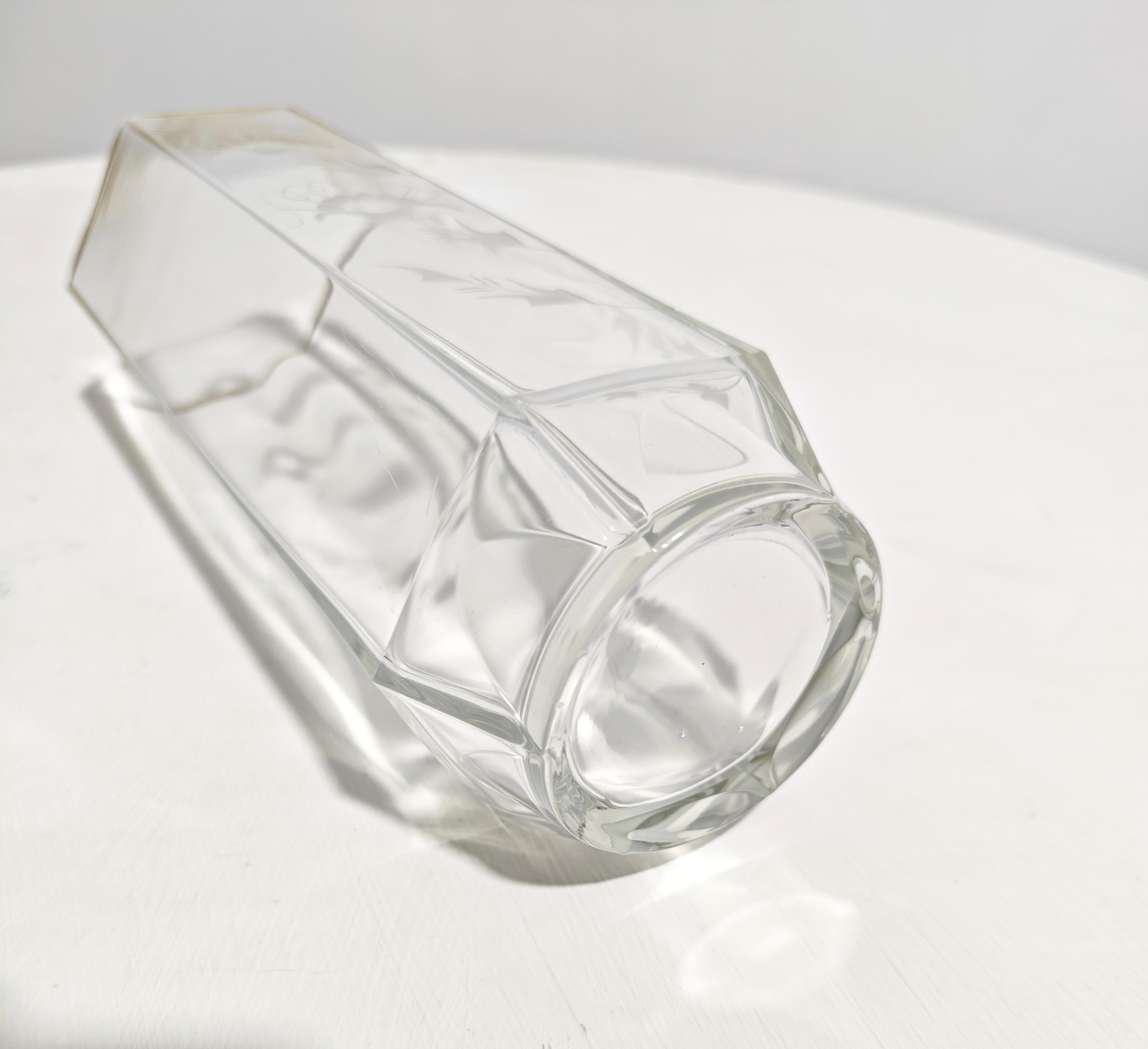 Kristallvase mit Reliefdekoration sechseckig Mid-Century Modern Italien 1950/60er Jahre im Zustand „Gut“ im Angebot in Palermo, IT