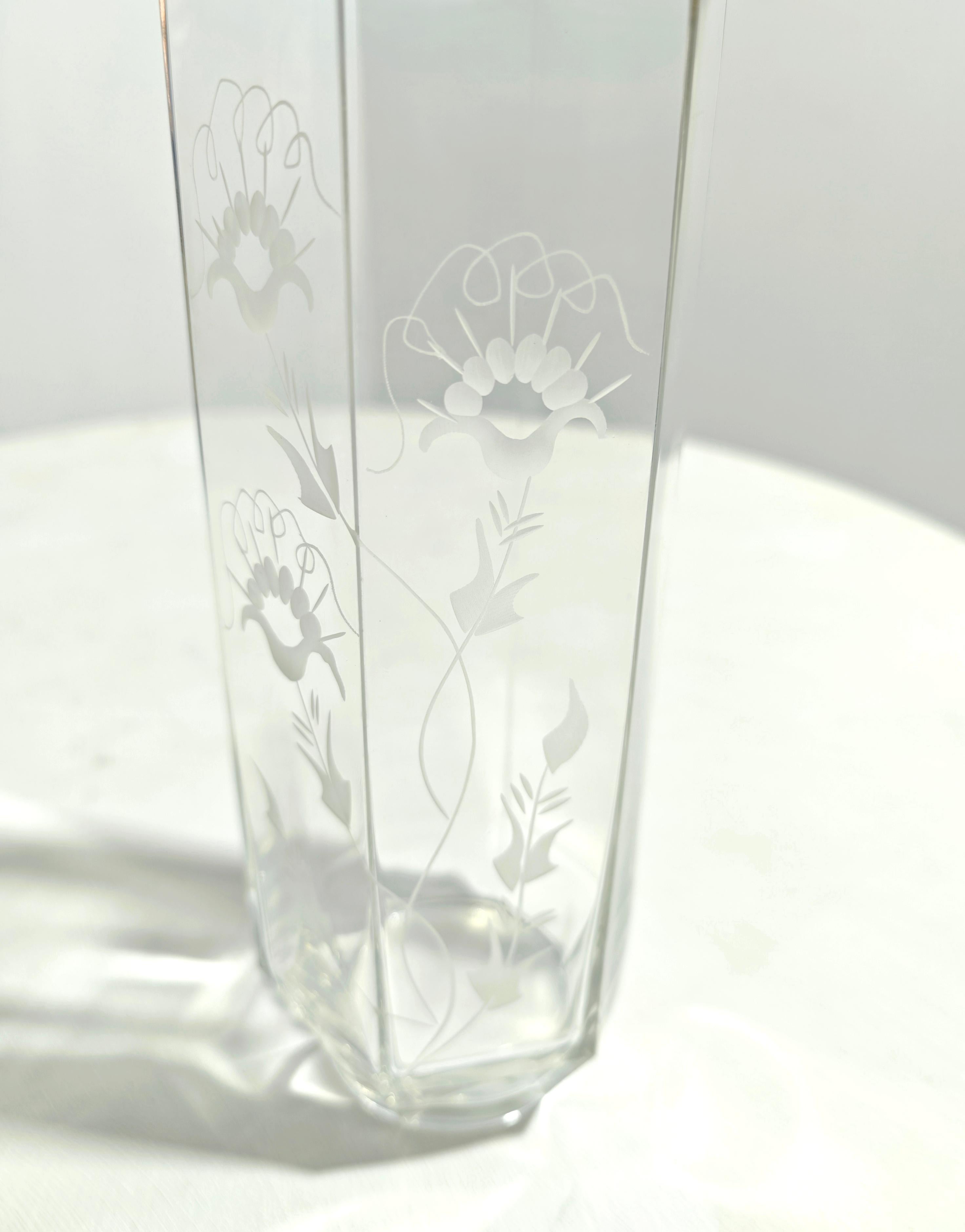 Kristallvase mit Reliefdekoration sechseckig Mid-Century Modern Italien 1950/60er Jahre im Angebot 1