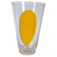 Vase en cristal jaune de l'artiste tchèque Jakub Berdyeh pour Kubus