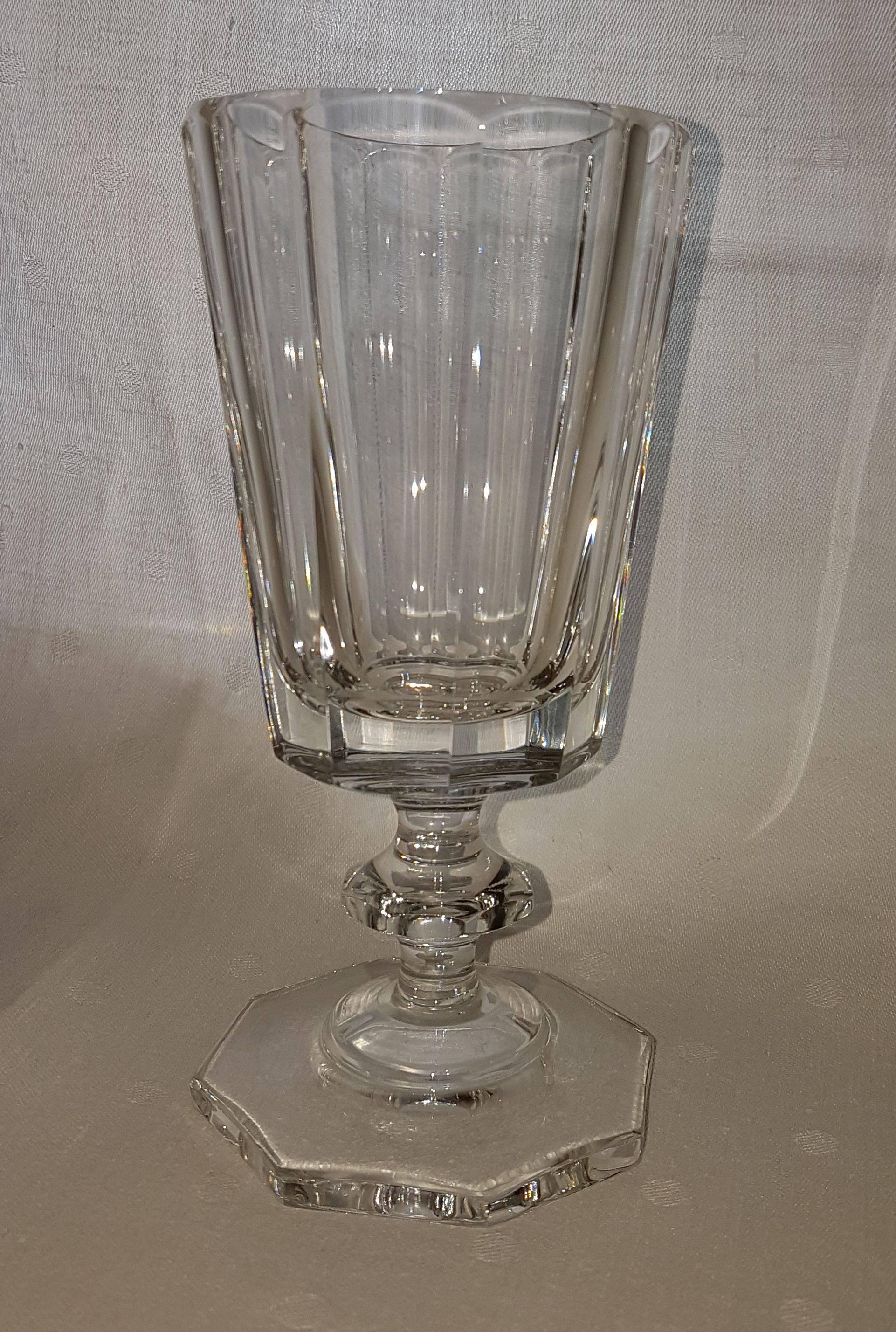 Mouth blown hand-cut crystal glass goblets made in Germany: solid, noble, elegant.
The “Biedermeier” inspired style, with bevelled body, base and stem pearl,
gives them a timeless beauty.
Rounded off edges for more comfortable drinking.
A