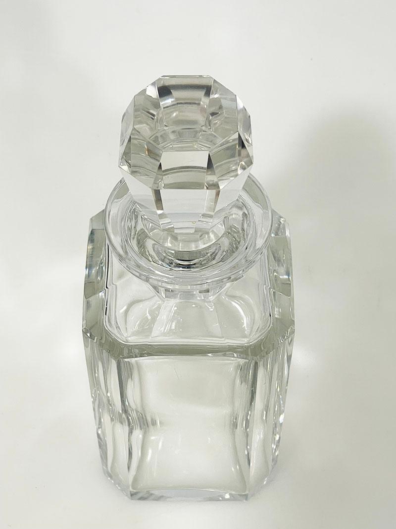 Crystal Whiskey decanter by Val Saint Lambert, signed

An octagonal crystal clear whiskey decanter by Val Saint Lambert with stopper. 
On the bottom signed

The measurement is 22,5 cm high, 8.5 cm square. 
The total weight is 1245 grams