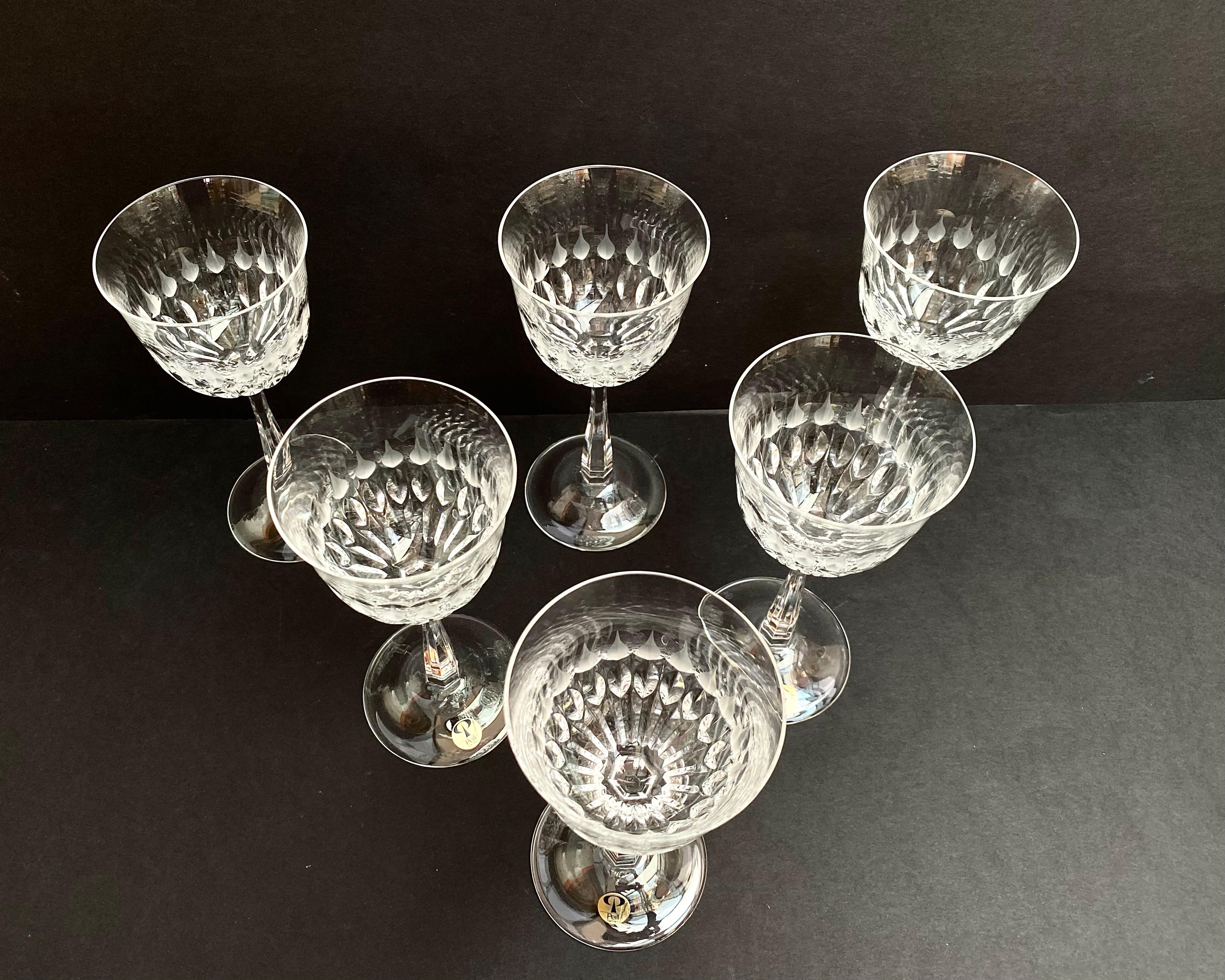 Magnifique ensemble Vintage de 6 verres à vin/champagne en cristal.

u2028u2028Fabriquées en Allemagne, par le célèbre fabricant de lunettes Peill, dans les années 70-80. Verres à vin en cristal incolore avec 24% de plomb. Grâce à cela, les verres