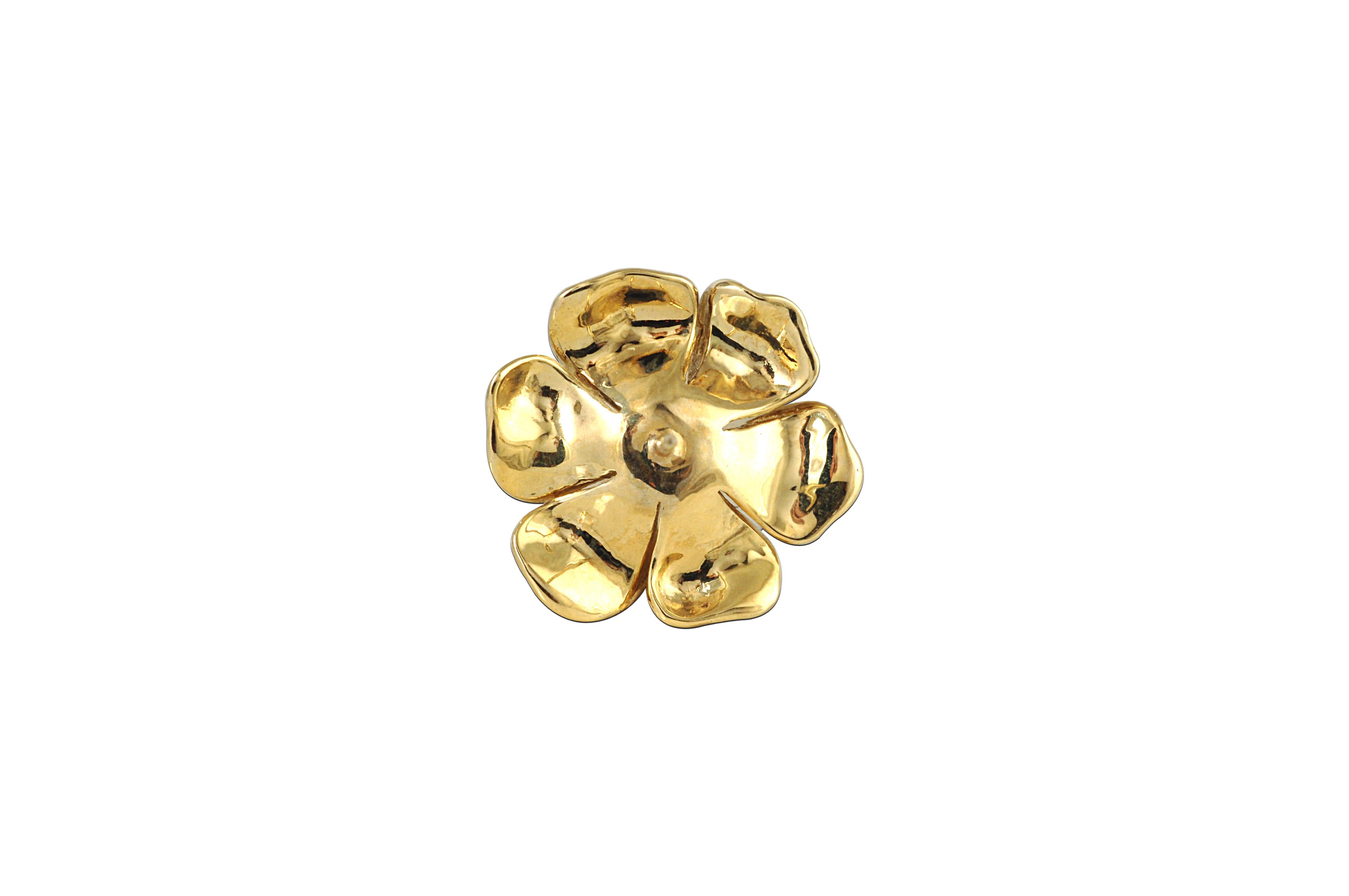 Geschnitzter Quarz mit Diamant-Blumen-Ohrringen in 18 Karat Goldfassung (Rundschliff) im Angebot