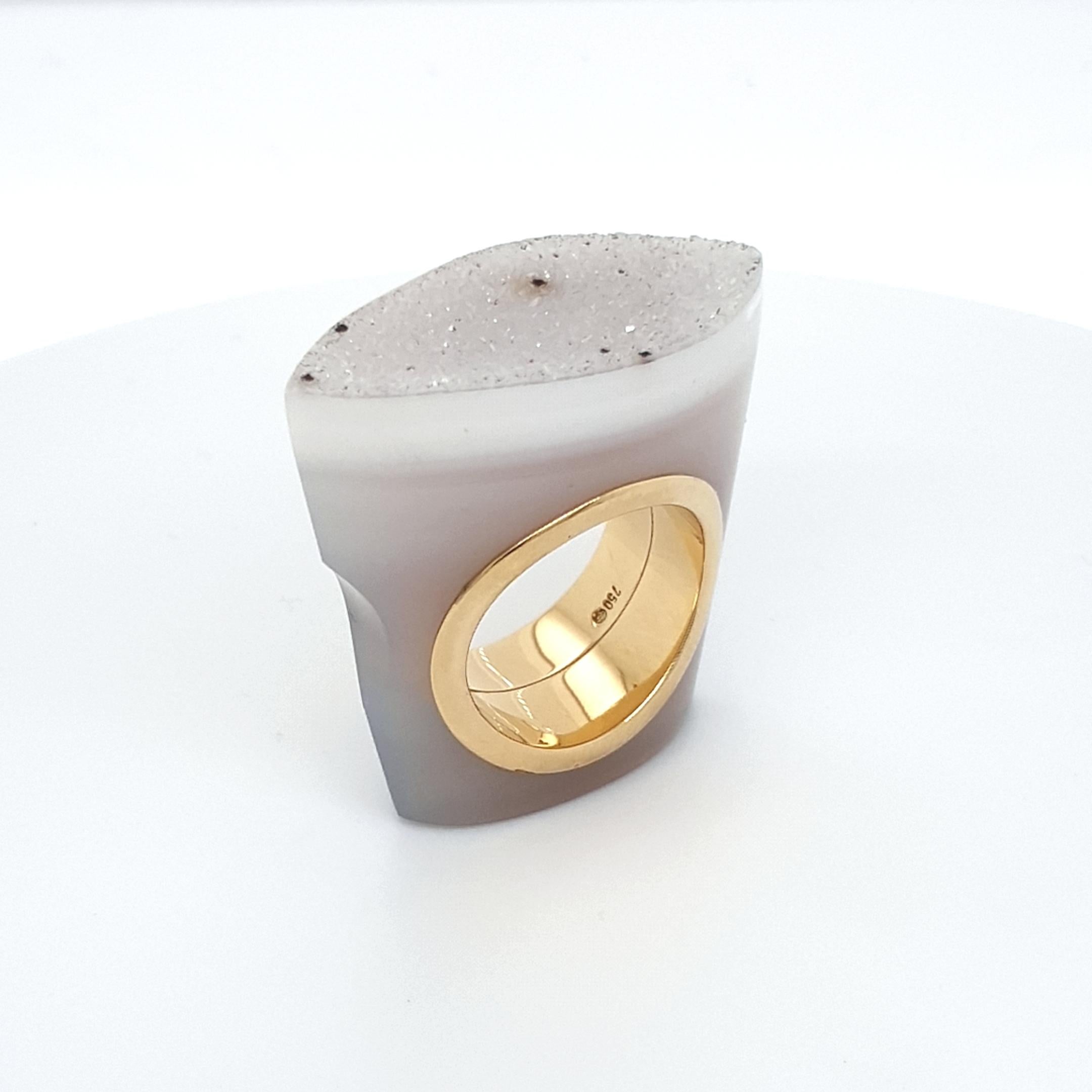 This Crystalized Drusy Agate Ring with 18 Carat Yellow Gold is totally handmade.
Cutting as well as goldwork are made in German quality. 
Finding a suitable nice crystalized Agate to cut a whole ring out of one piece is very difficult.
Unique