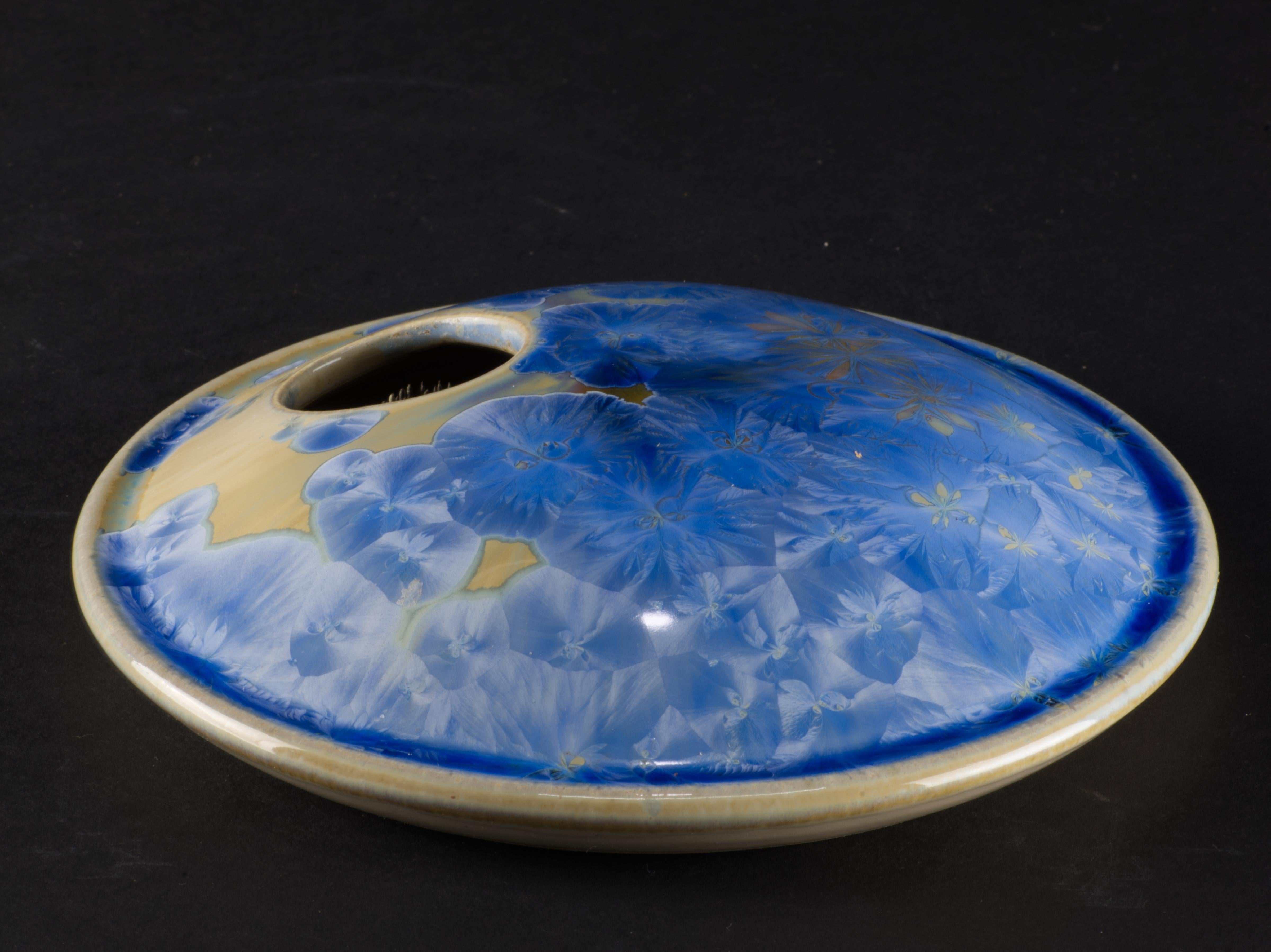 20ième siècle Vase Ikebana en céramique à glaçure cristalline, bleu, American Studio Pottery, 2003 en vente