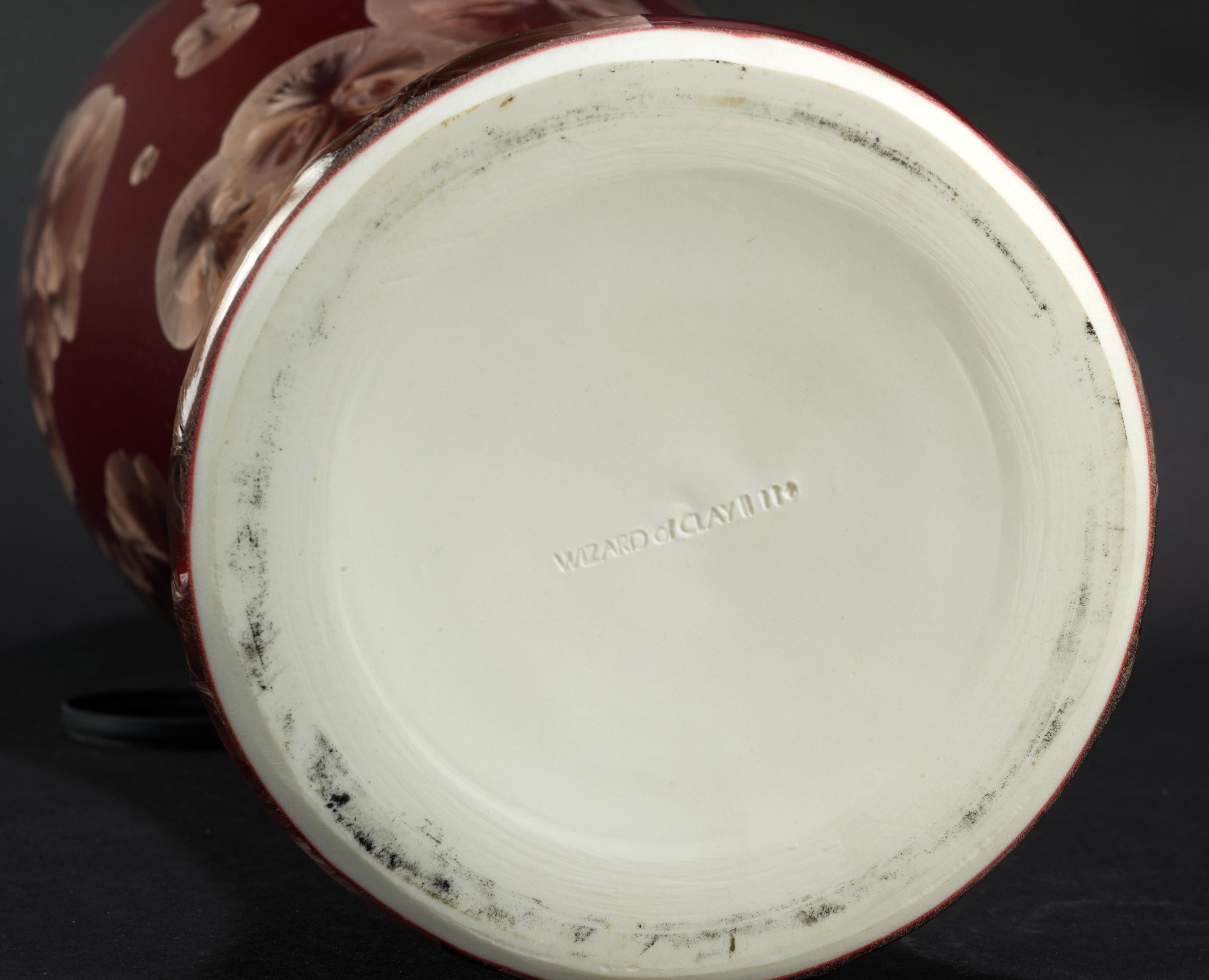 Vase en céramique à glaçure cristalline rouge et beige, American Art Studio Pottery en vente 3