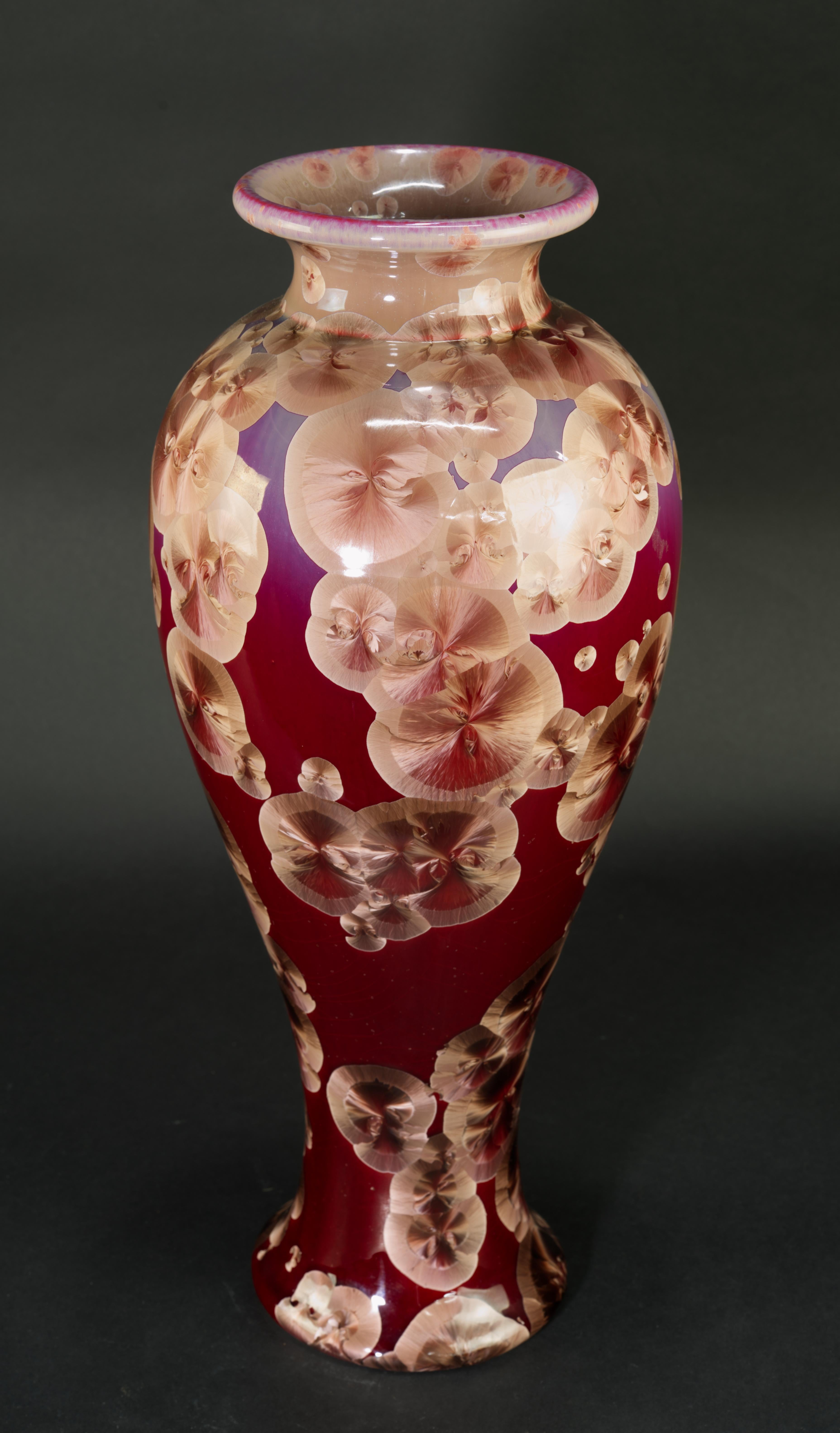 Vase en céramique à glaçure cristalline rouge et beige, American Art Studio Pottery Bon état - En vente à Clifton Springs, NY