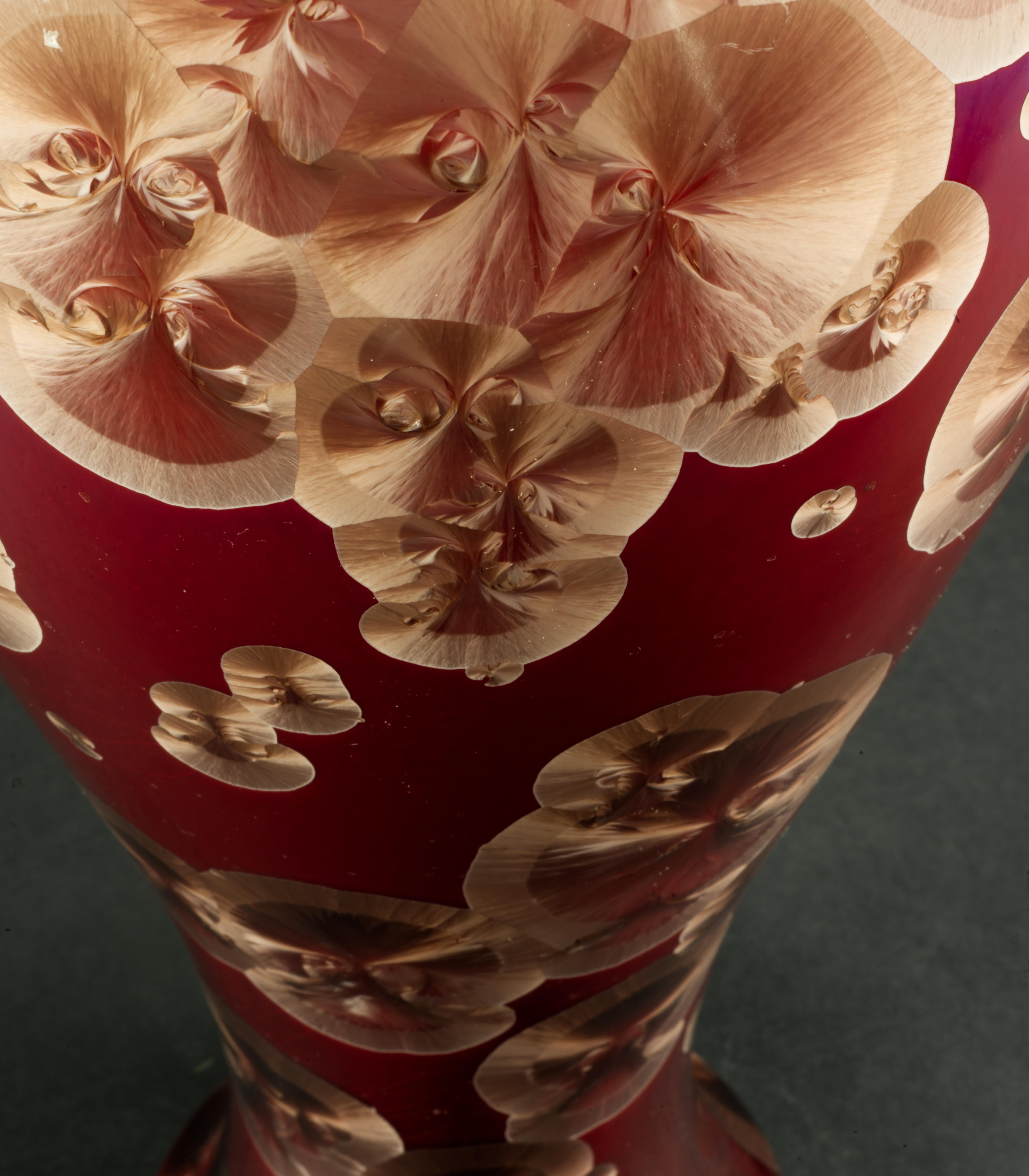 Vase en céramique à glaçure cristalline rouge et beige, American Art Studio Pottery en vente 1