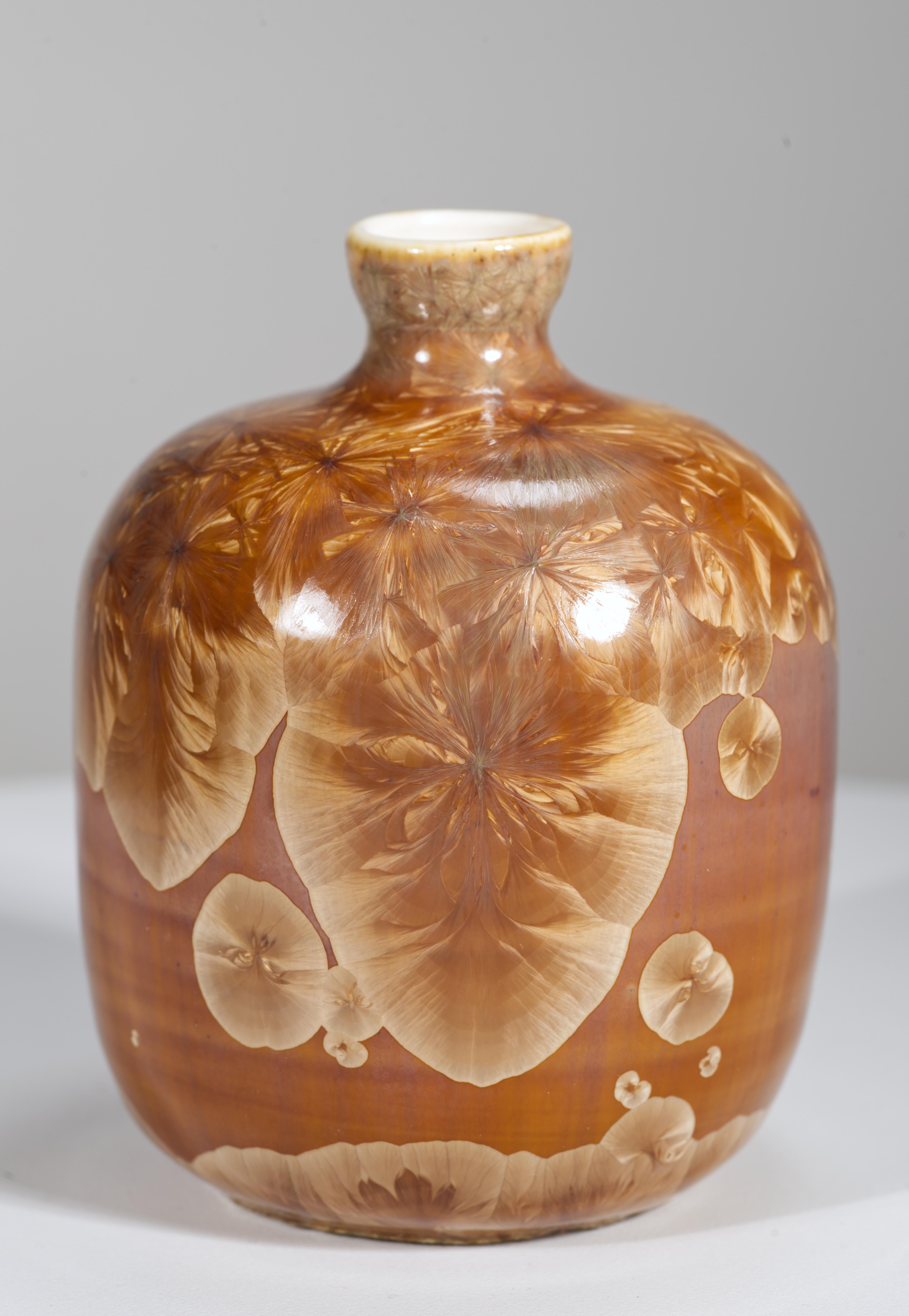 Americano Vaso a bocciolo con smalto cristallino arancione e marrone, Studio Pottery, 1975 in vendita